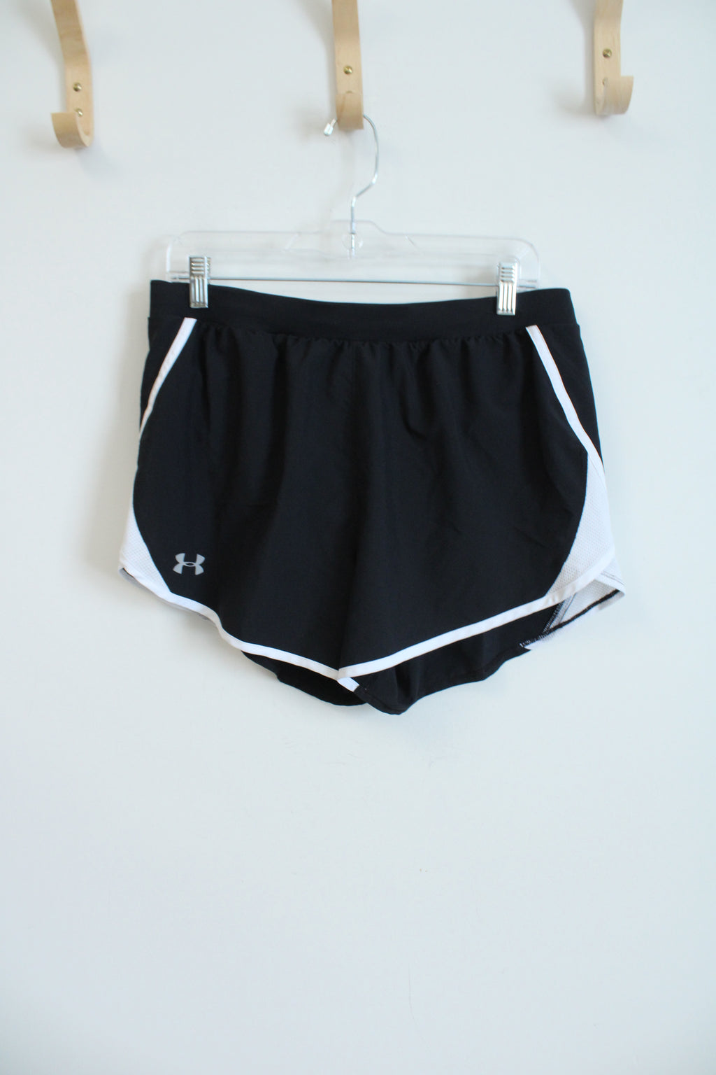 Under Armour Loose Fit HeatGear Black Athletic Shorts | L