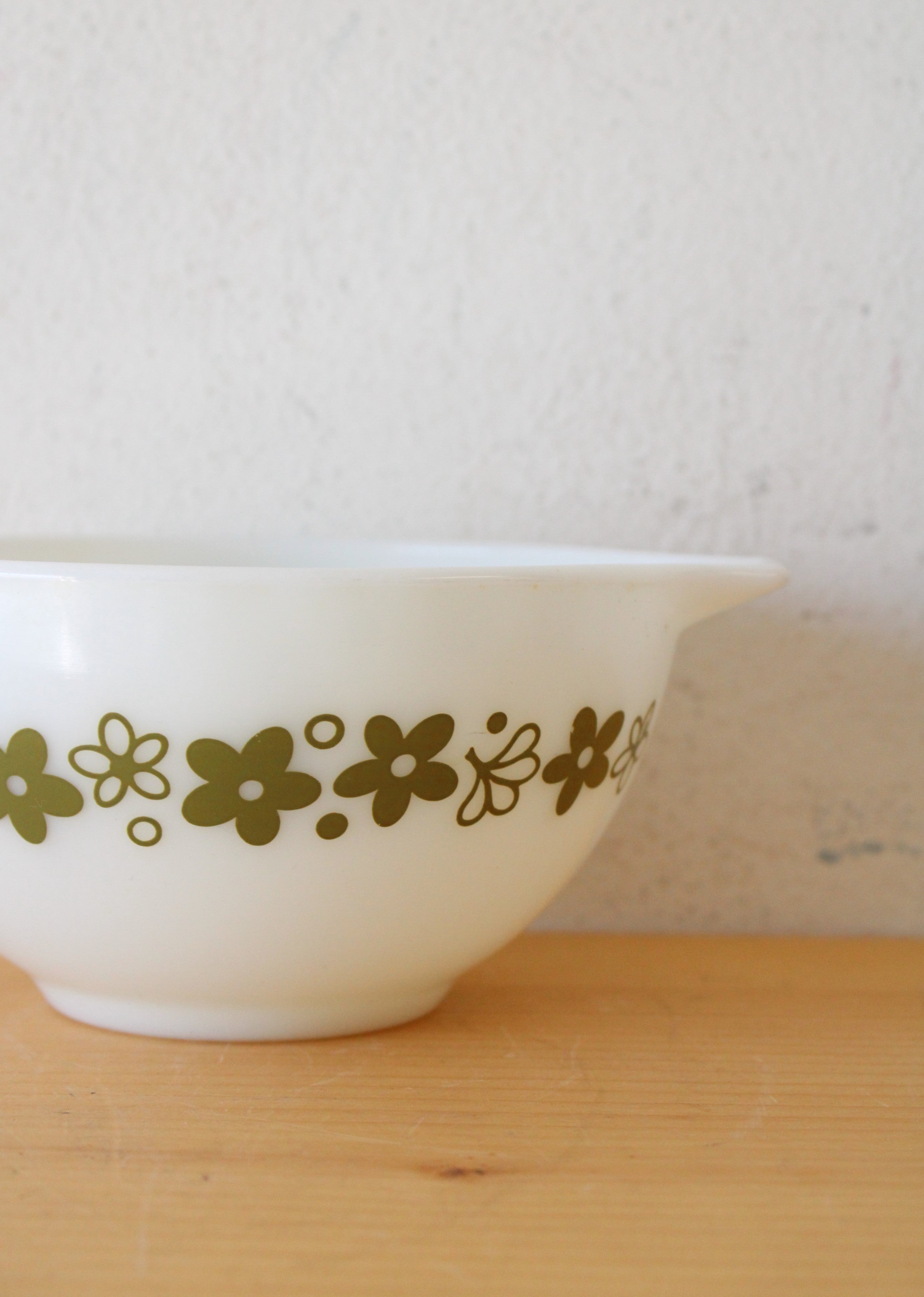 Pyrex 441 Spring Blossom Crazy Daisy Small Cinderella 1.5 Pint Mixing Bowl