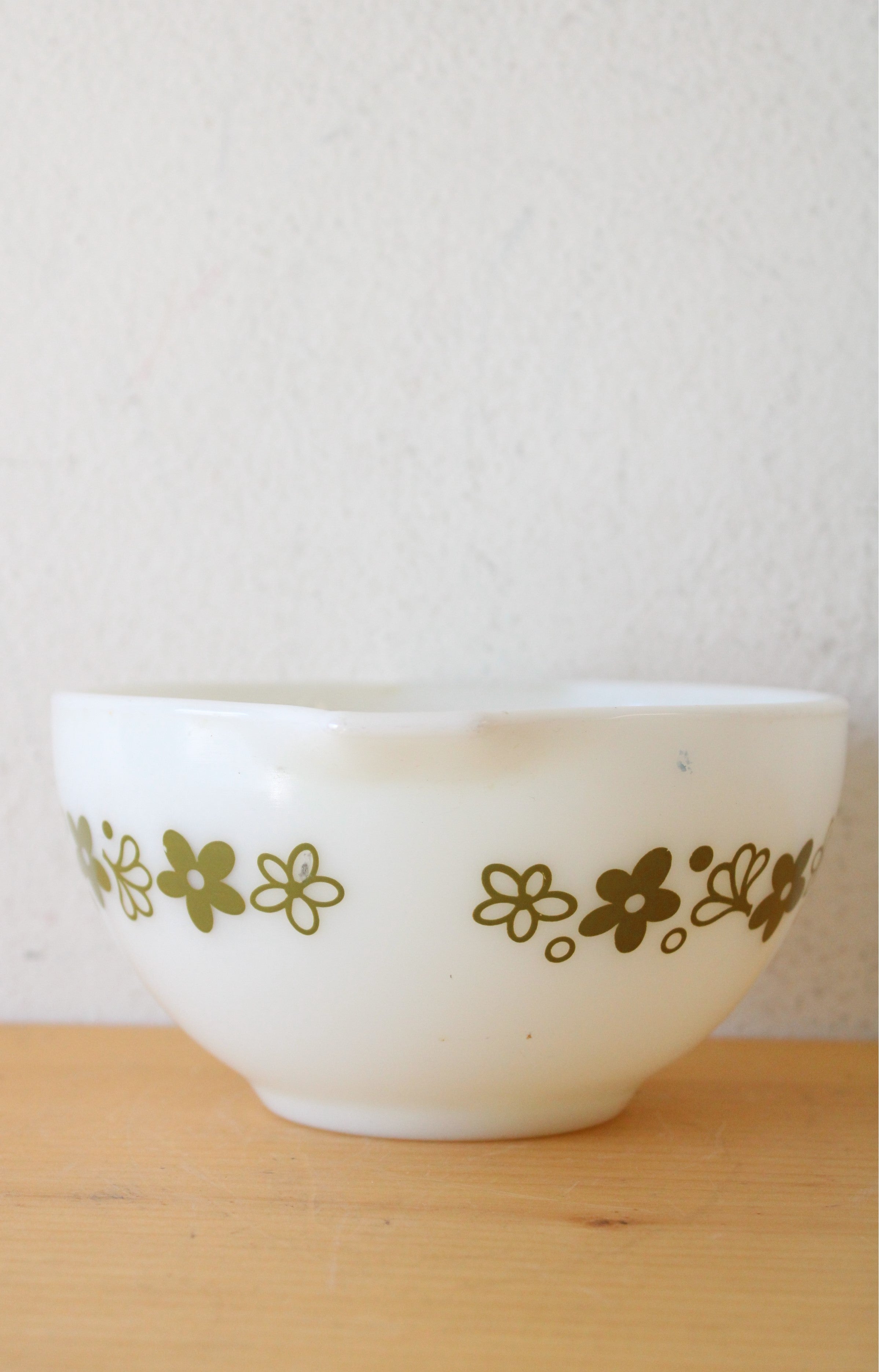 Pyrex 441 Spring Blossom Crazy Daisy Small Cinderella 1.5 Pint Mixing Bowl