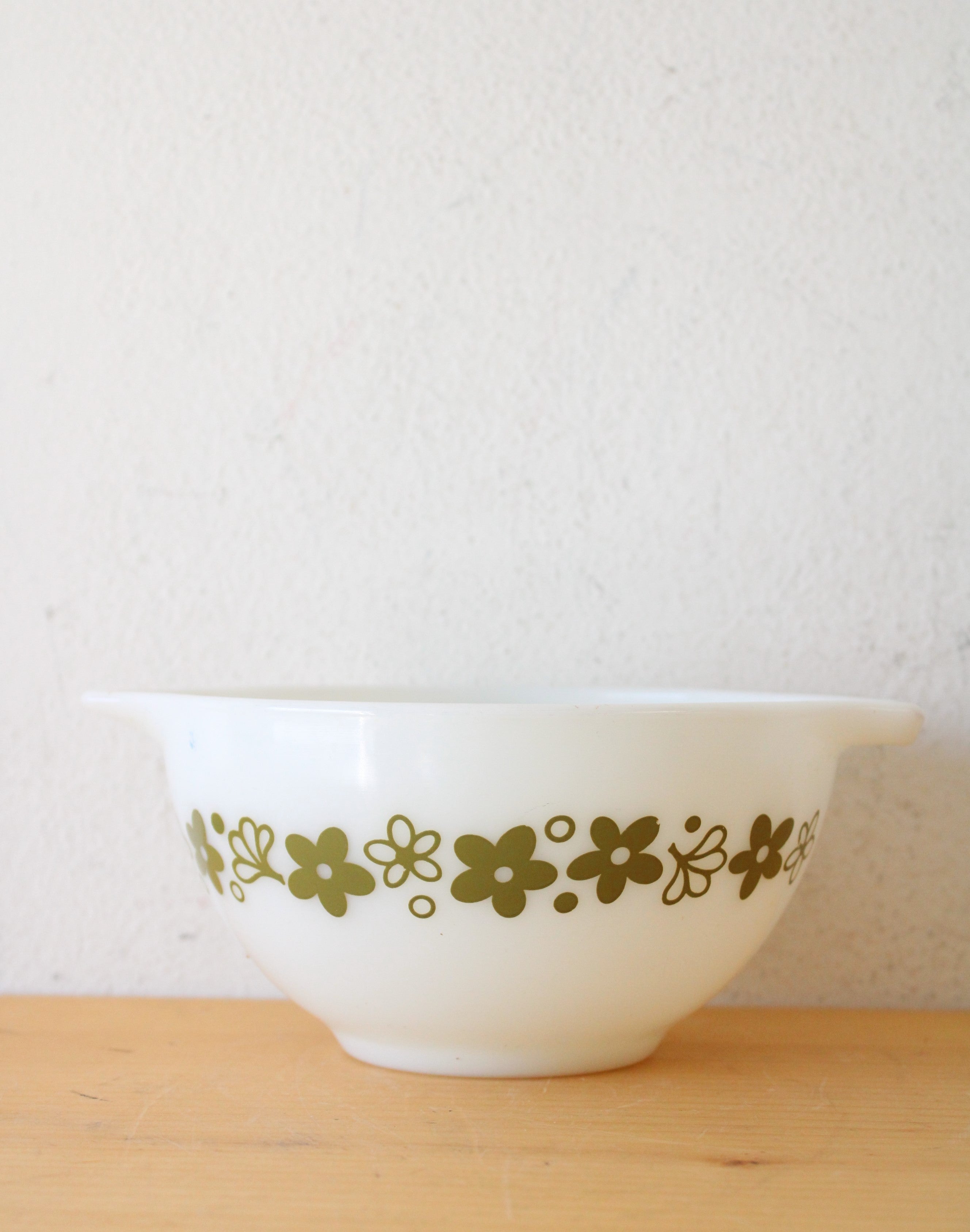 Pyrex 441 Spring Blossom Crazy Daisy Small Cinderella 1.5 Pint Mixing Bowl