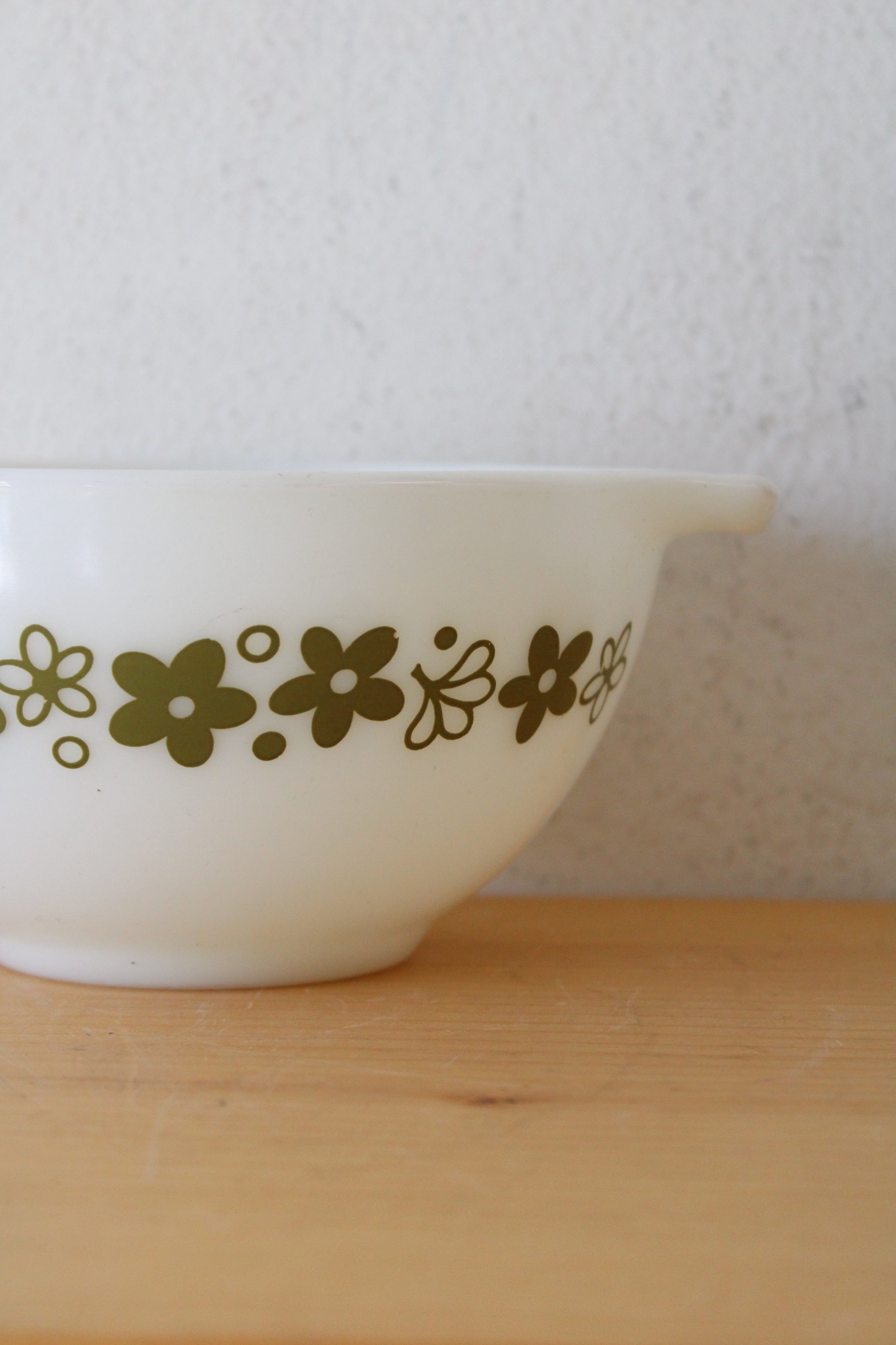 Pyrex 441 Spring Blossom Crazy Daisy Small Cinderella 1.5 Pint Mixing Bowl