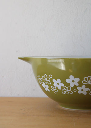 Pyrex 442 Green Spring Blossom Crazy Daisy 1.5 Quart Cinderella Mixing Bowl