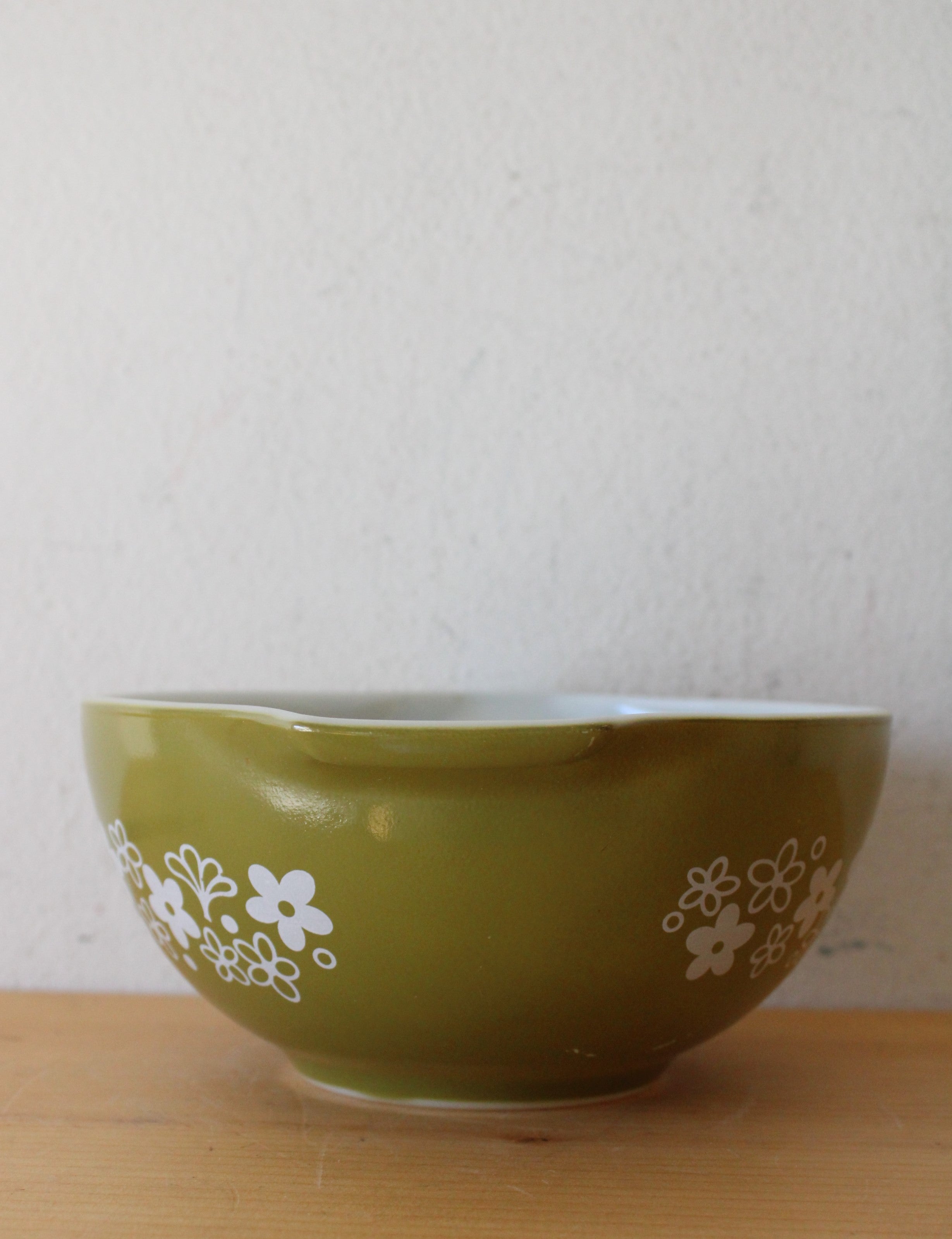 Pyrex 442 Green Spring Blossom Crazy Daisy 1.5 Quart Cinderella Mixing Bowl