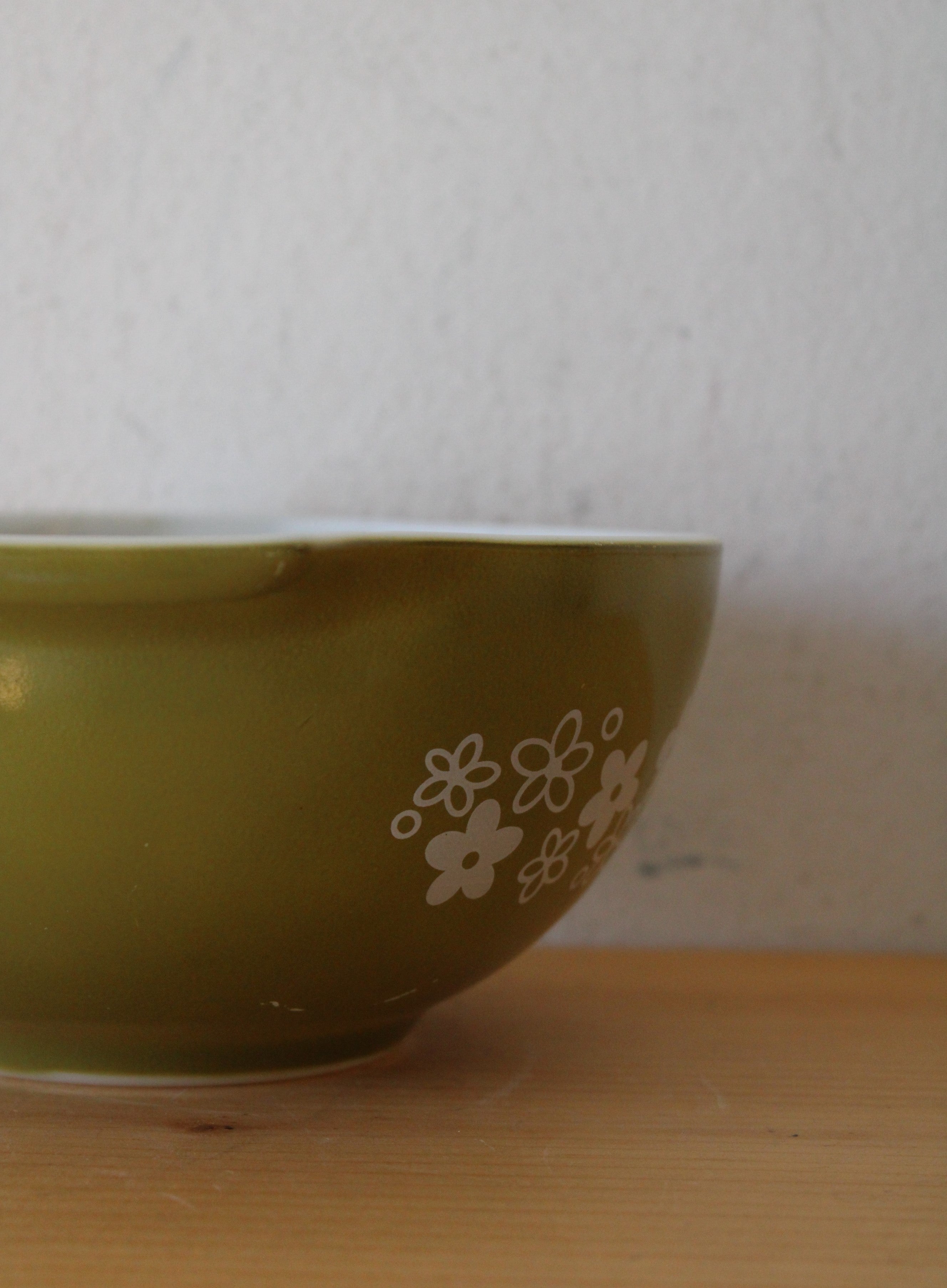 Pyrex 442 Green Spring Blossom Crazy Daisy 1.5 Quart Cinderella Mixing Bowl