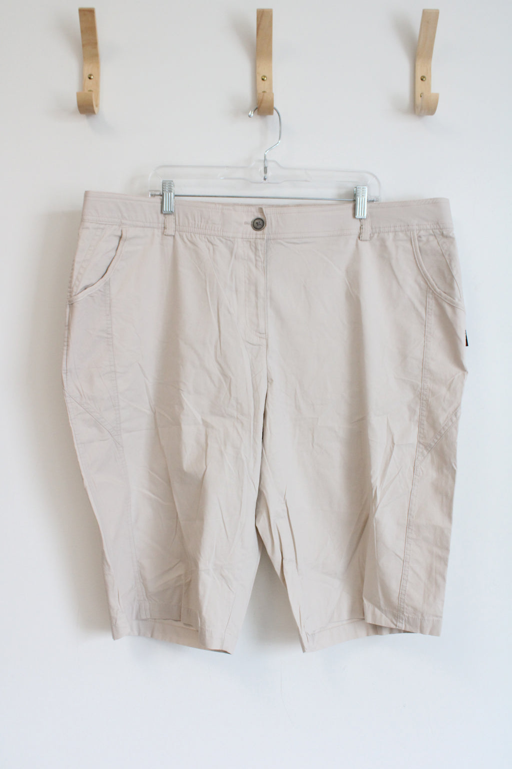 NEW Architect Khaki Shorts | 18W