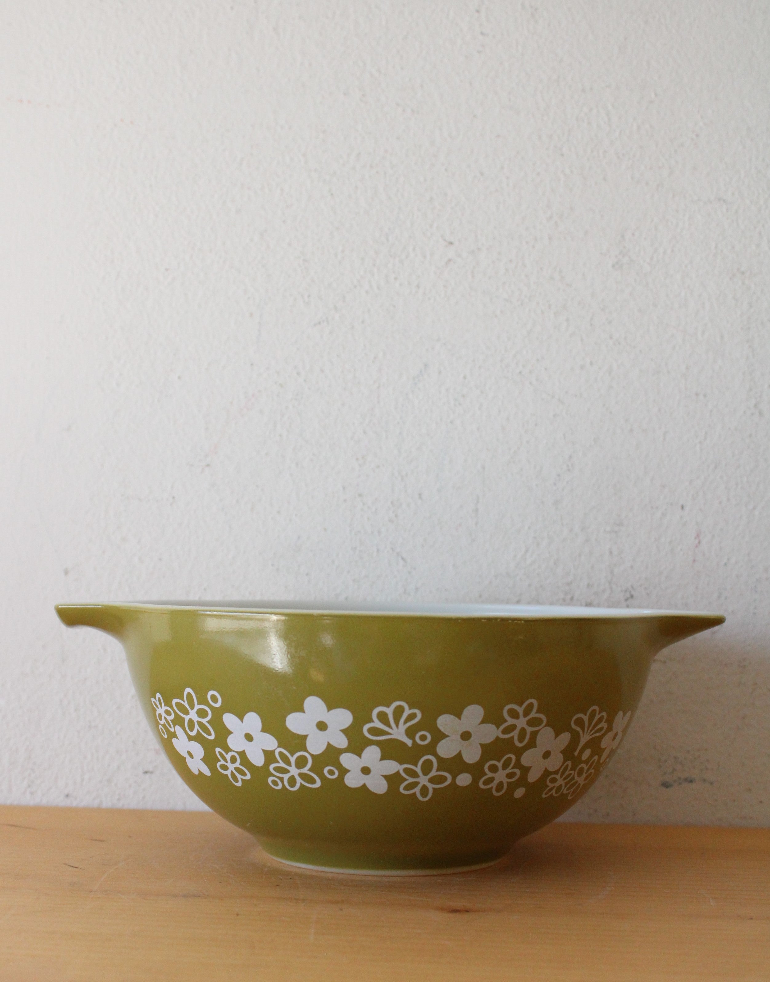 Pyrex 442 Green Spring Blossom Crazy Daisy 1.5 Quart Cinderella Mixing Bowl