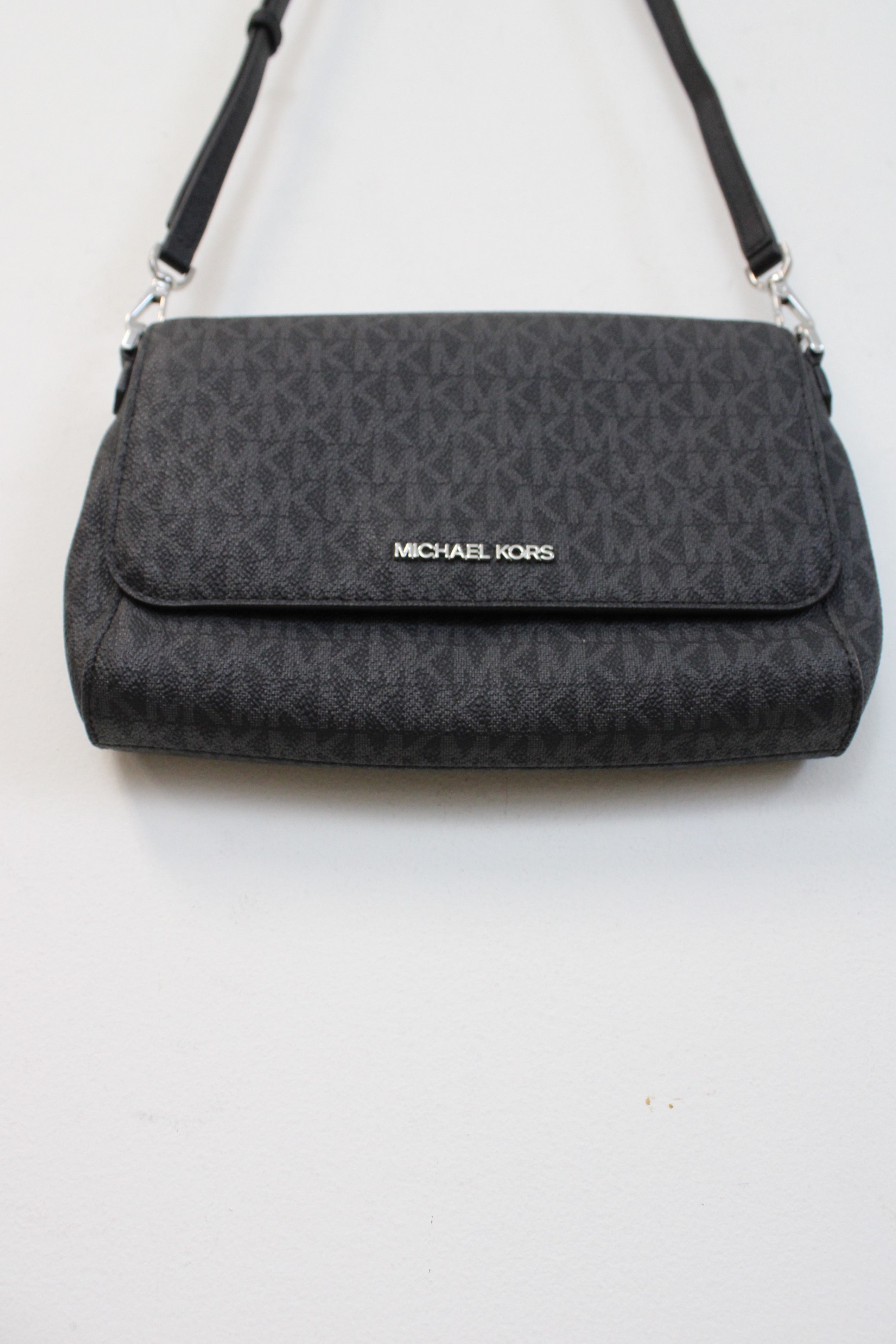 NEW Michael Kors Jet Set Black Medium Logo Convertible Pouchette Bag