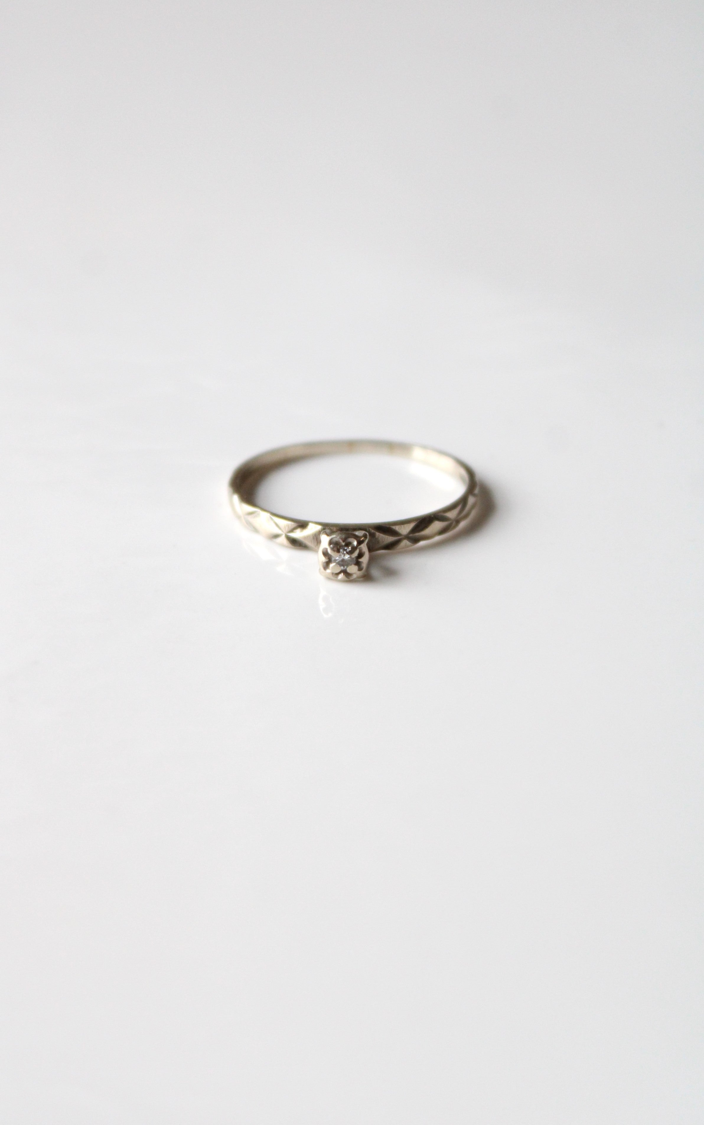 14KT White Gold Etched Ring | Size 7