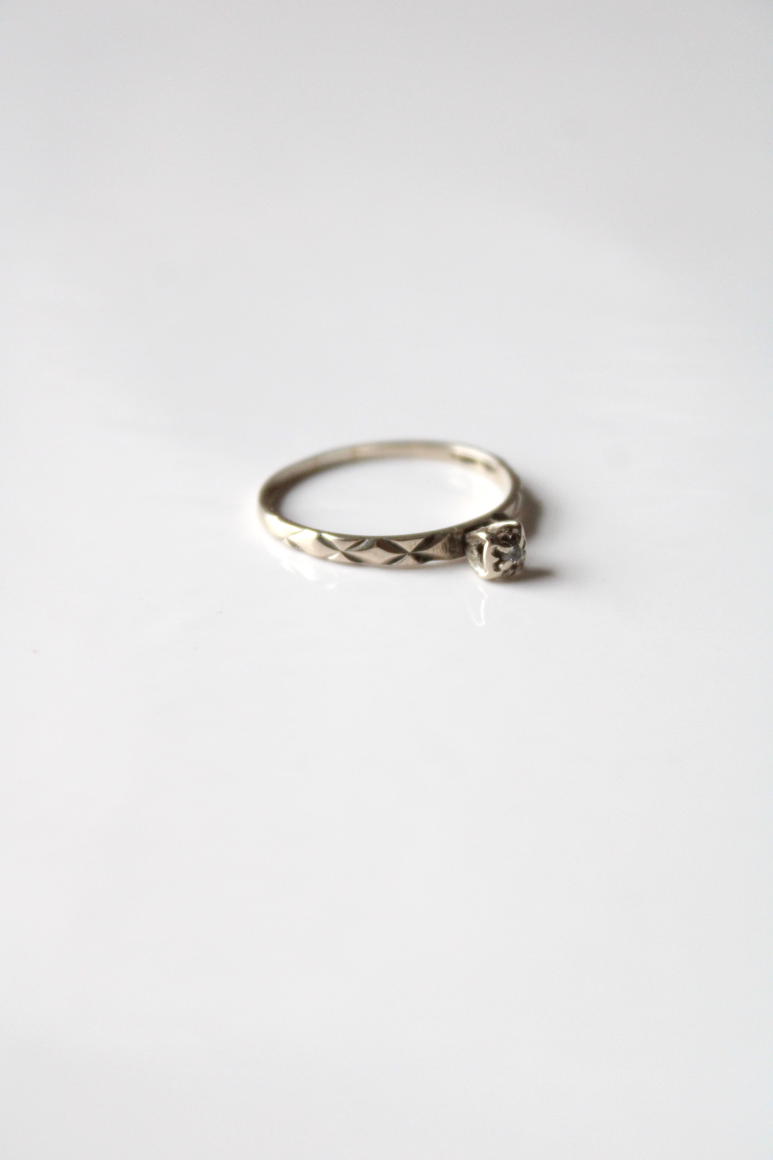 14KT White Gold Etched Ring | Size 7