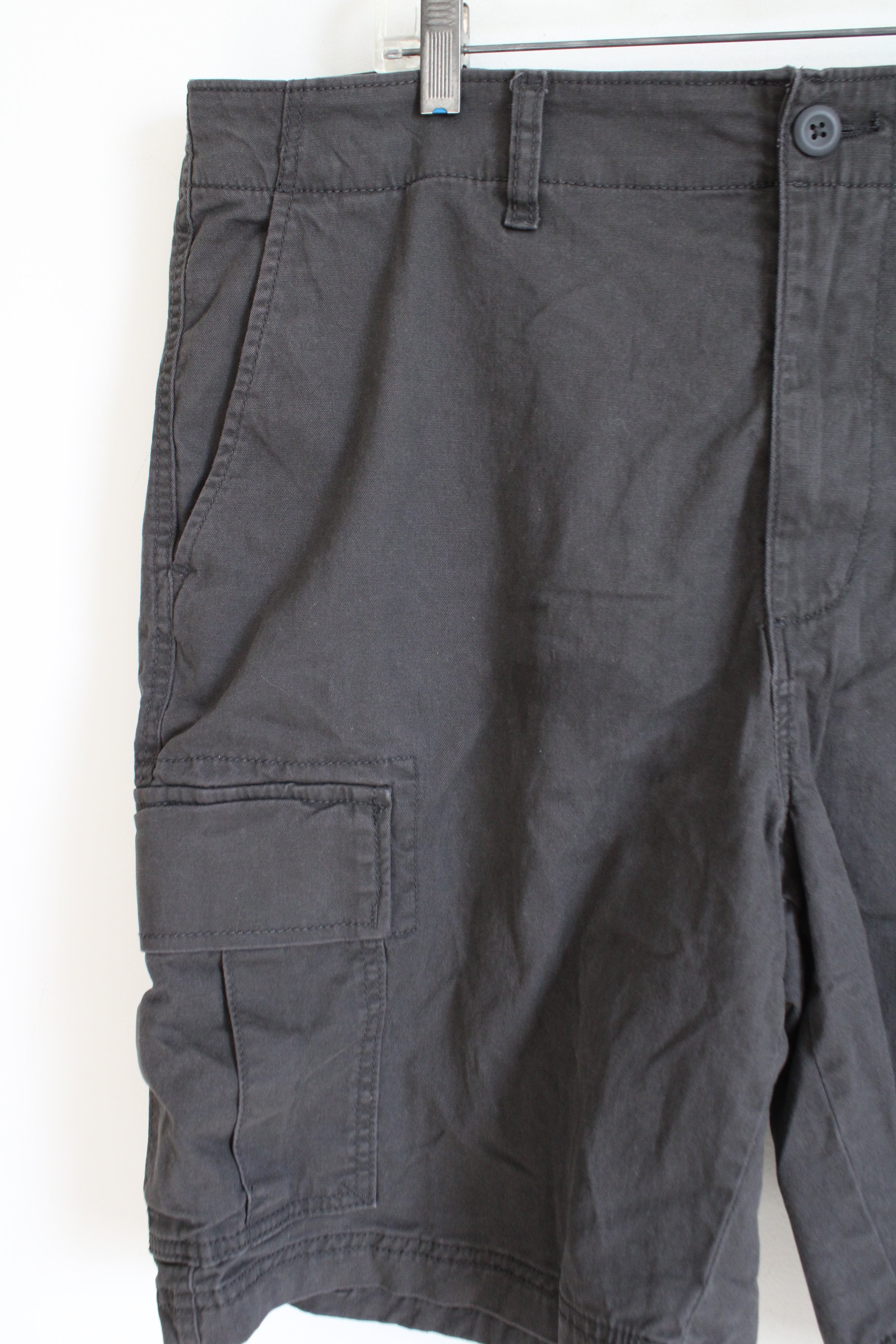 Old Navy Lived-In Straight Cargo Gray Shorts | 40