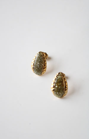 Vintage Gold Green Shimmer Leaf Design Stud Earrings