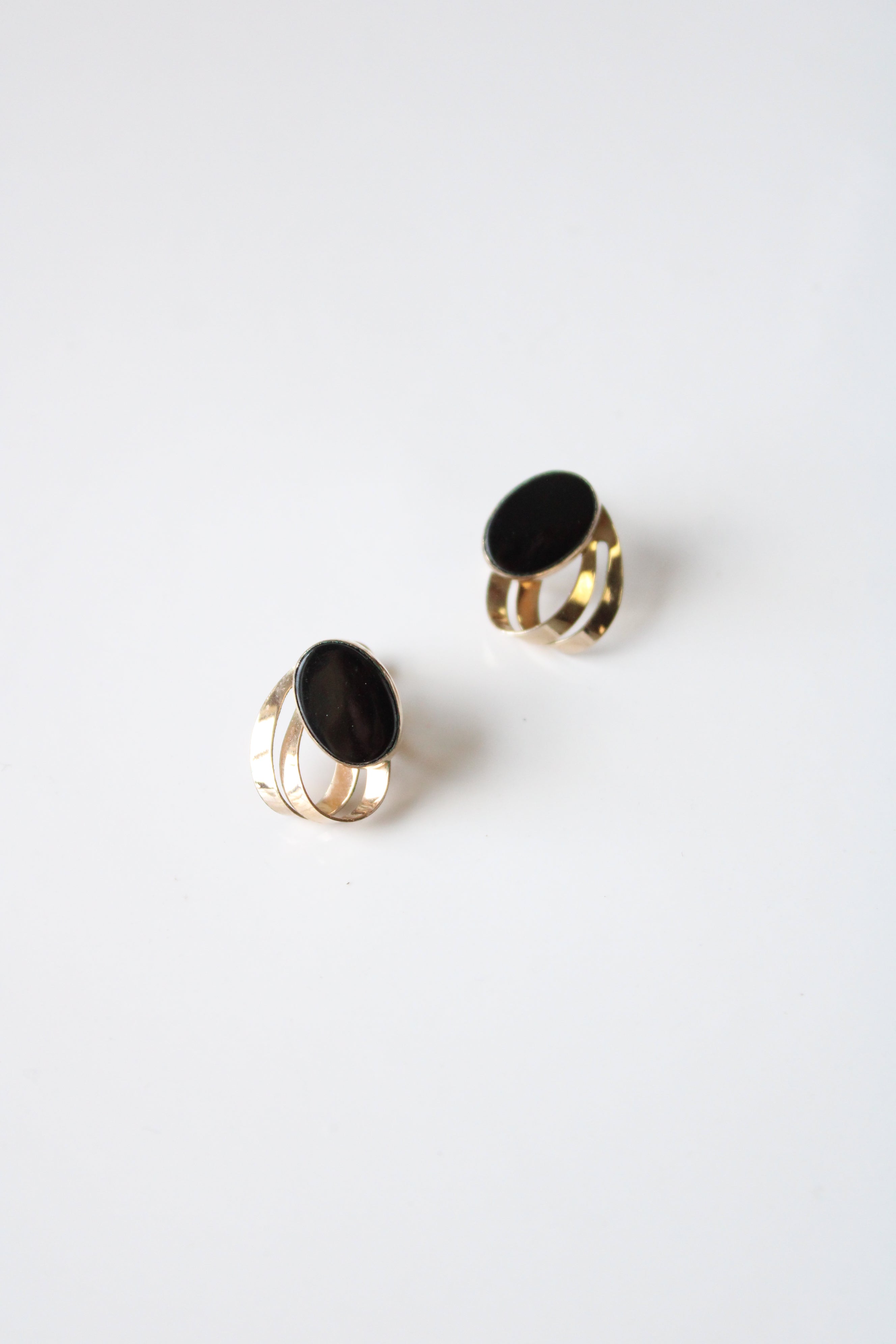 Van Dell Black Oval Gold 1/20 12K GF Screwback Earrings