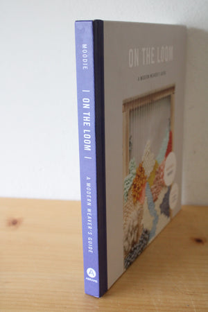 On The Loom: A Modern Weaver's Guide By Maryanne Moodie