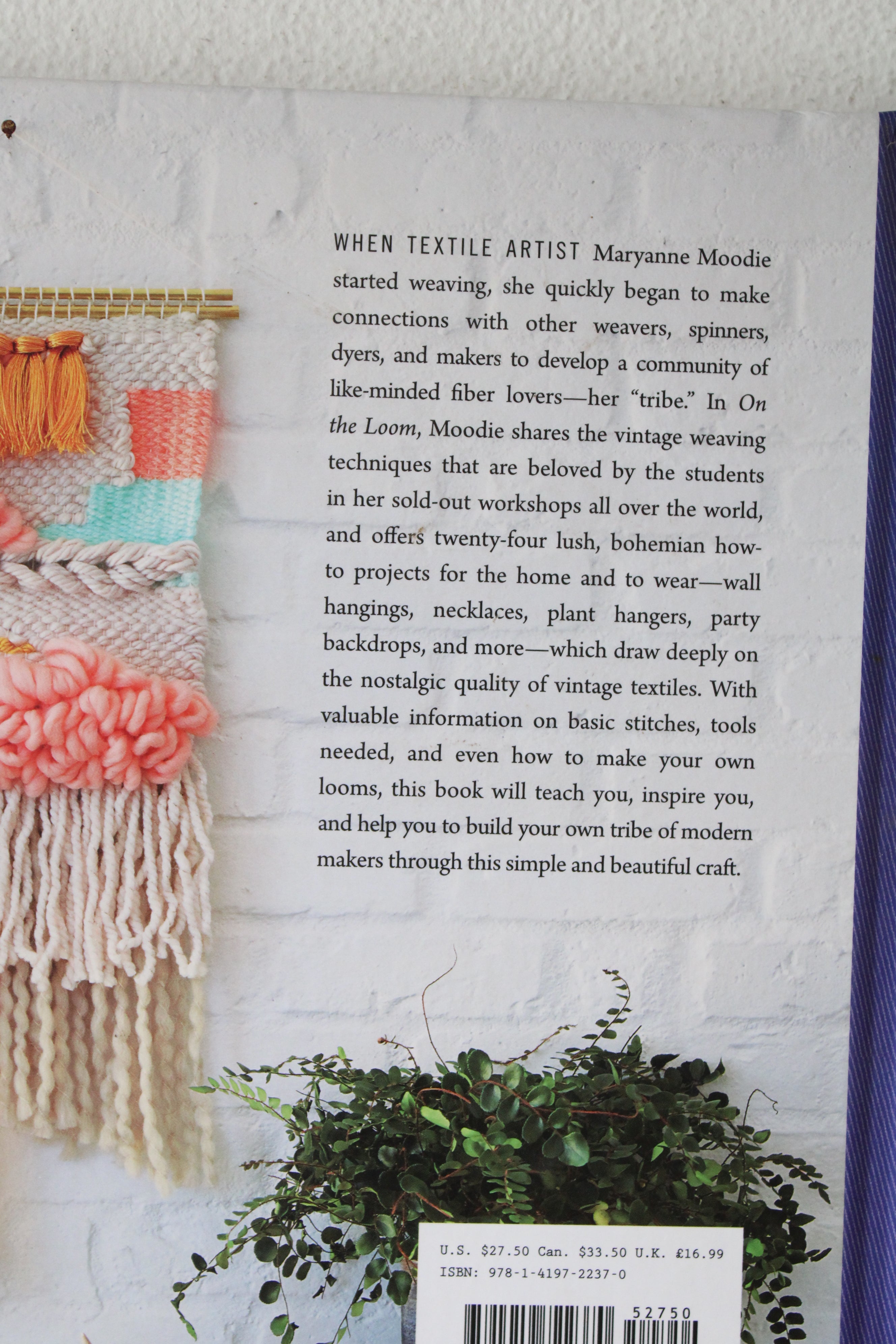 On The Loom: A Modern Weaver's Guide By Maryanne Moodie