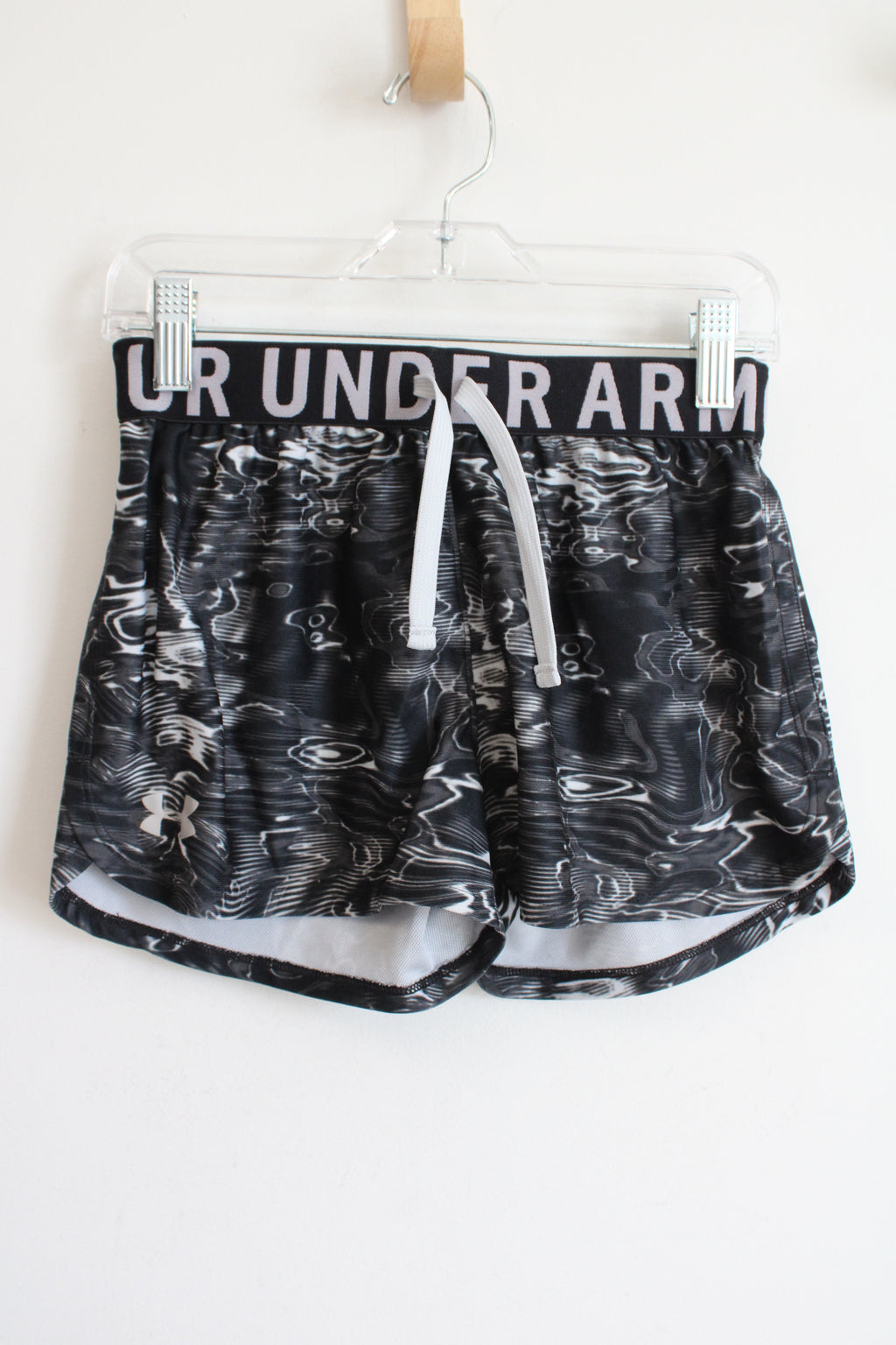 Under Armour Black & White Patterned Athletic Shorts | Youth M (10/12)