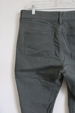 Laiborne Green Capri Pants | 6