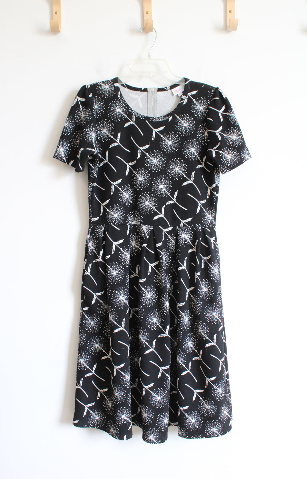 LuLaRoe Black & White Dandelion Patterned Knit Dress | L