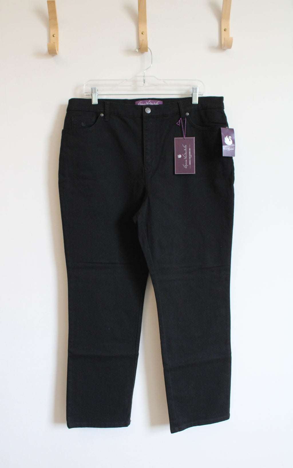 NEW Gloria Vanderbilt Classic Rise Tapered Leg Black Amanda Jeans | 16P