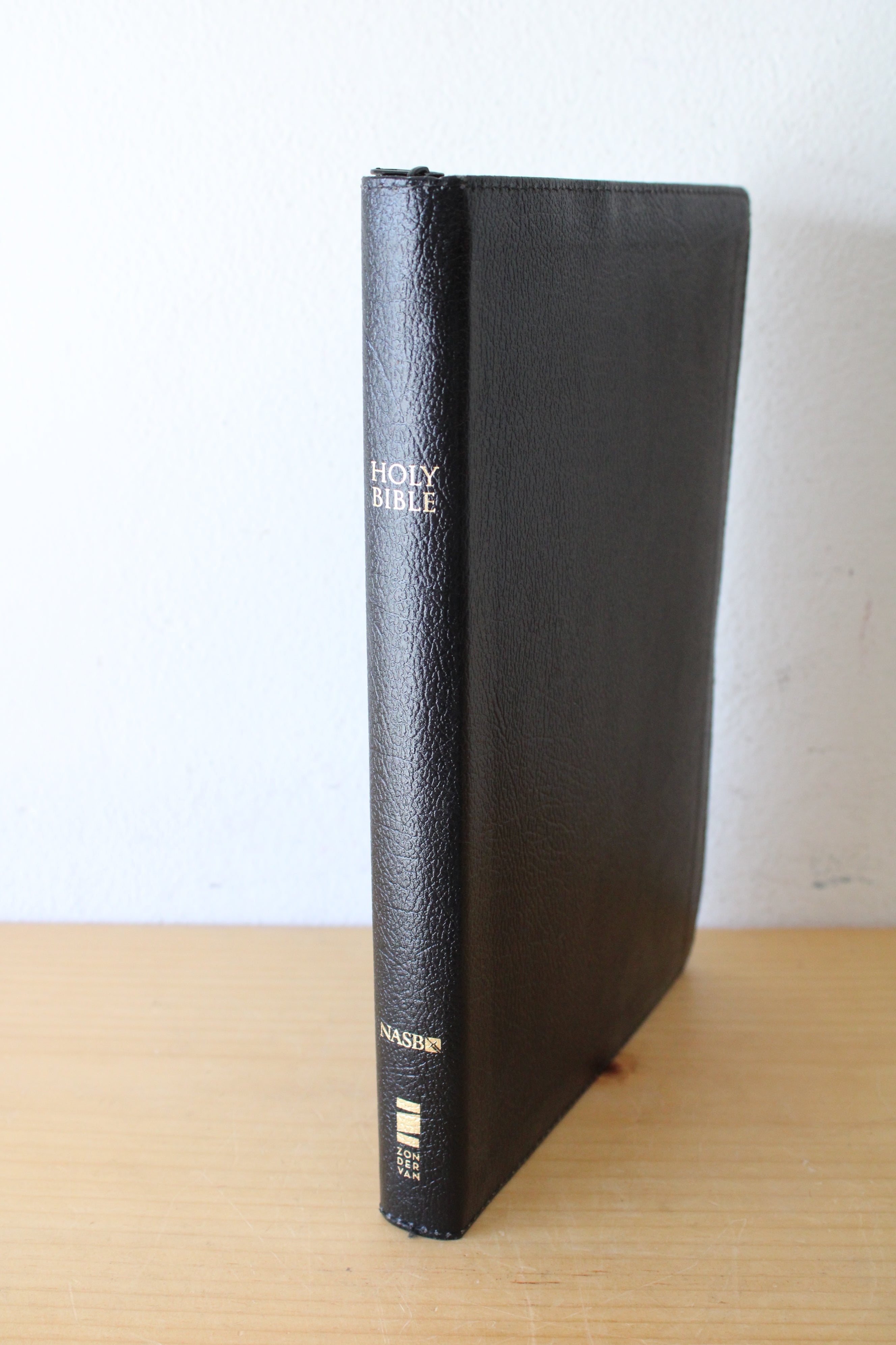 Zondervan New American Standard Black Leather Bible With Zipper Cover