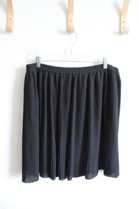 H&M Black Pleated Flowy Skirt | L