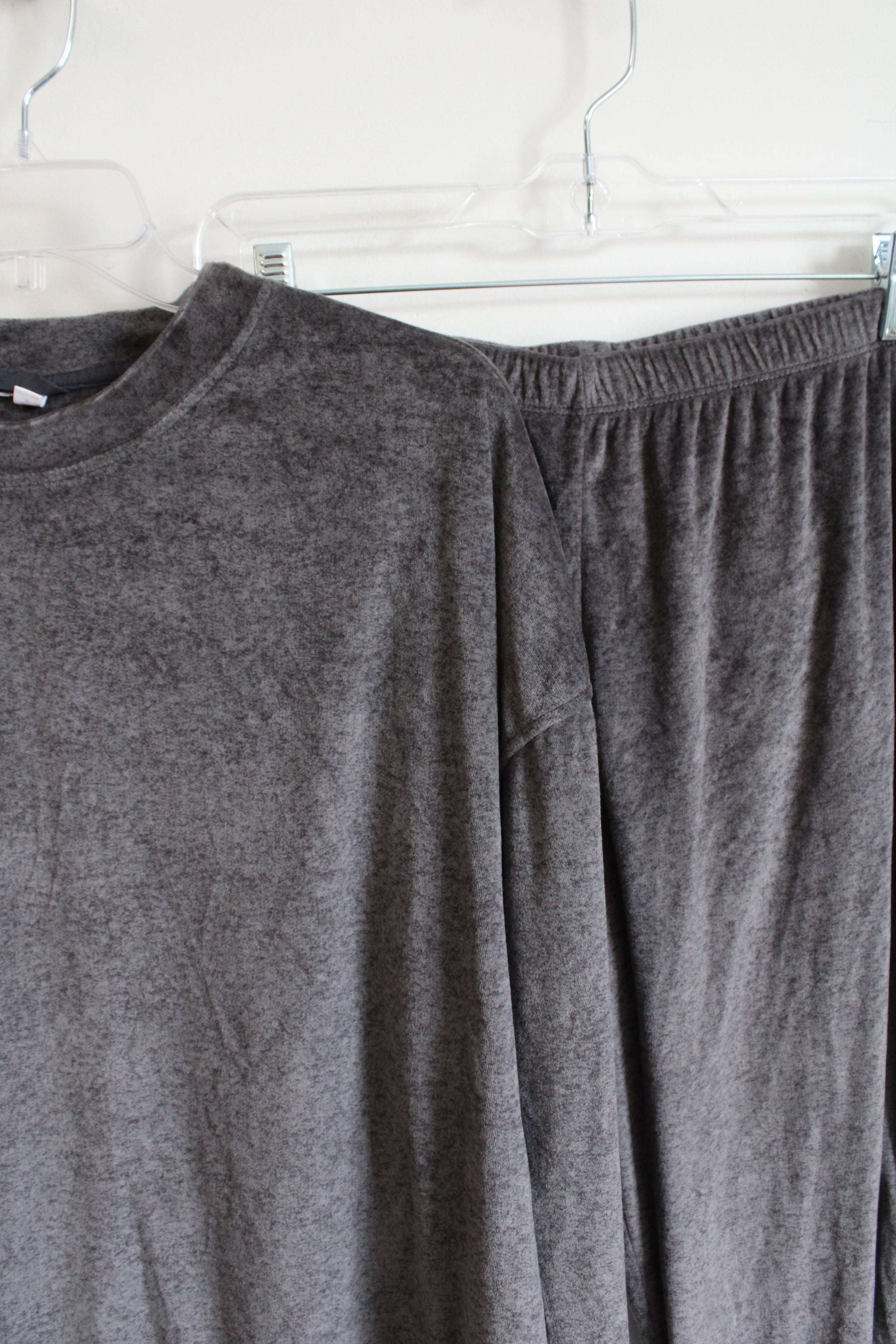 Joyspun Soft Gray Long Sleeved Shirt & Sweatpants 2-Piece Set | M