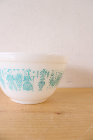 Pyrex Vintage #401 1.5 Pint Amish Butterprint Small Bowl