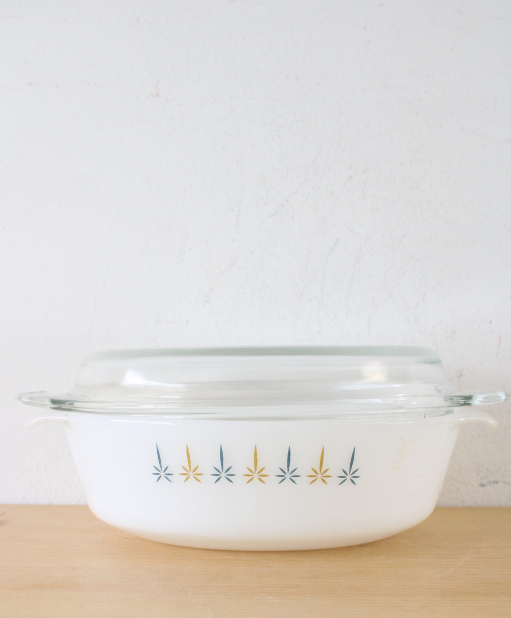 Anchor Hocking Fire-King 443 1 1/2 Qt. Blue & Yellow Candle Glow Lidded Casserole Dish