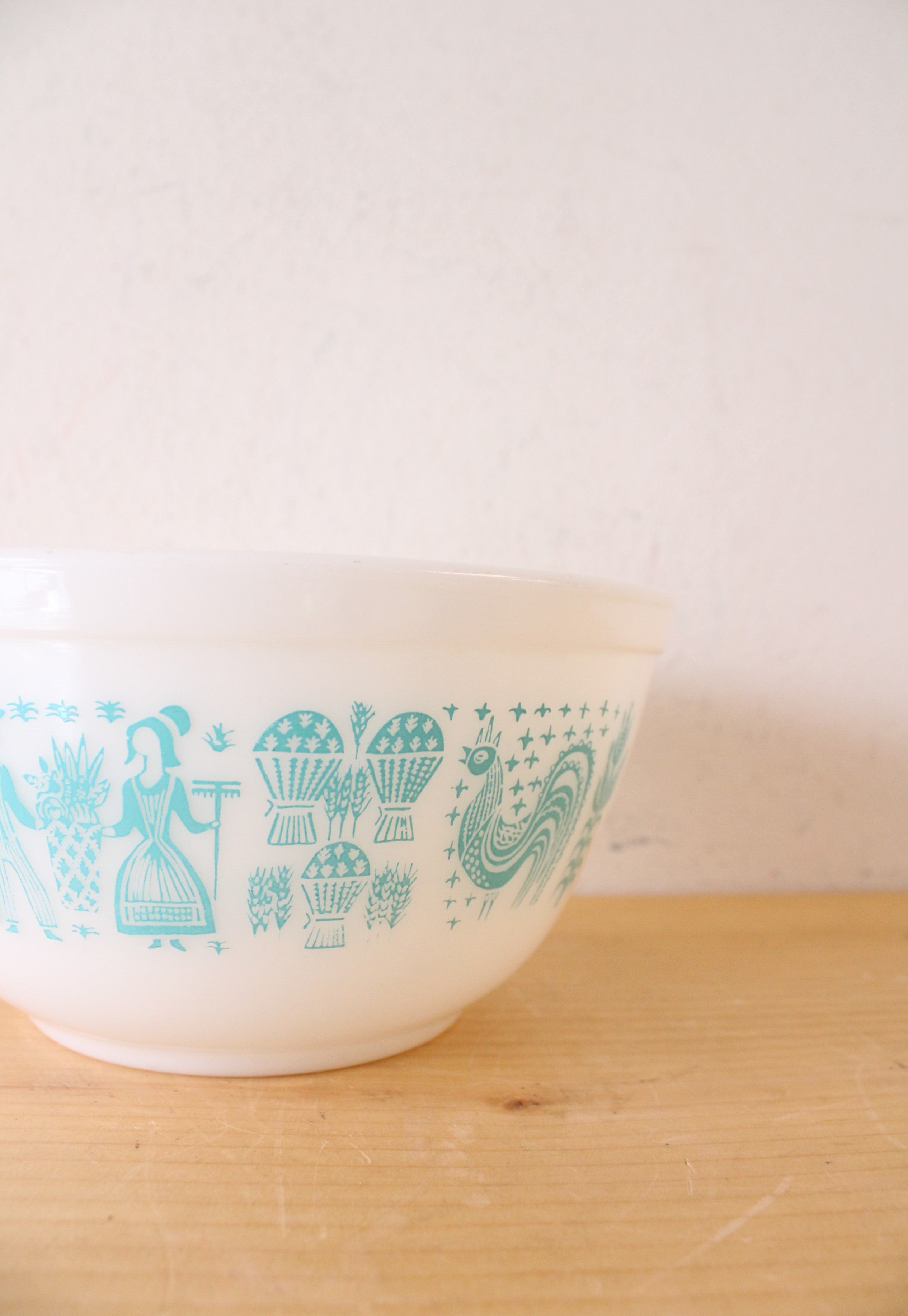 Pyrex Vintage #402 1.5 Quart Amish Butterprint Bowl