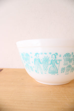 Pyrex Vintage #402 1.5 Quart Amish Butterprint Bowl