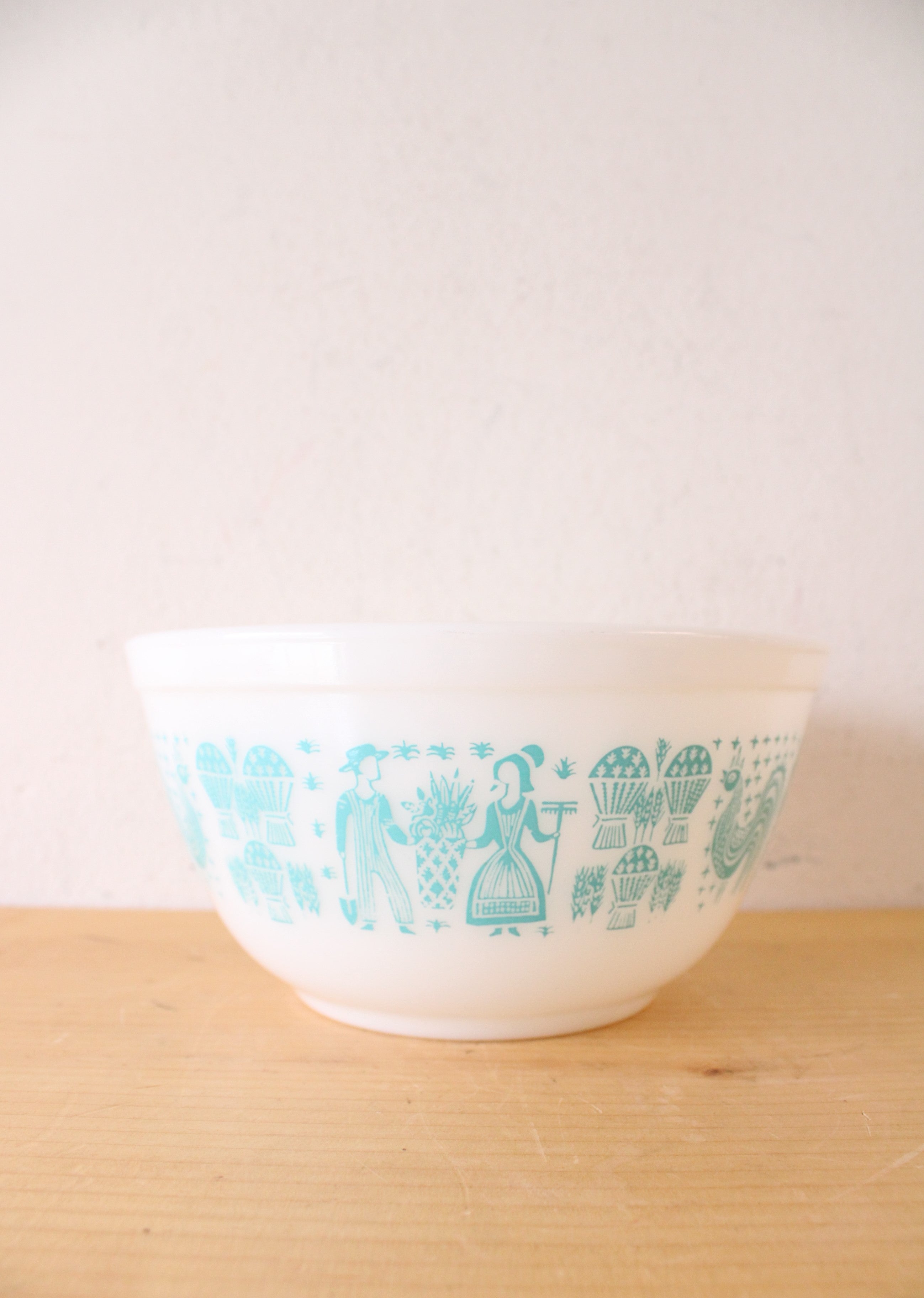 Pyrex Vintage #402 1.5 Quart Amish Butterprint Bowl