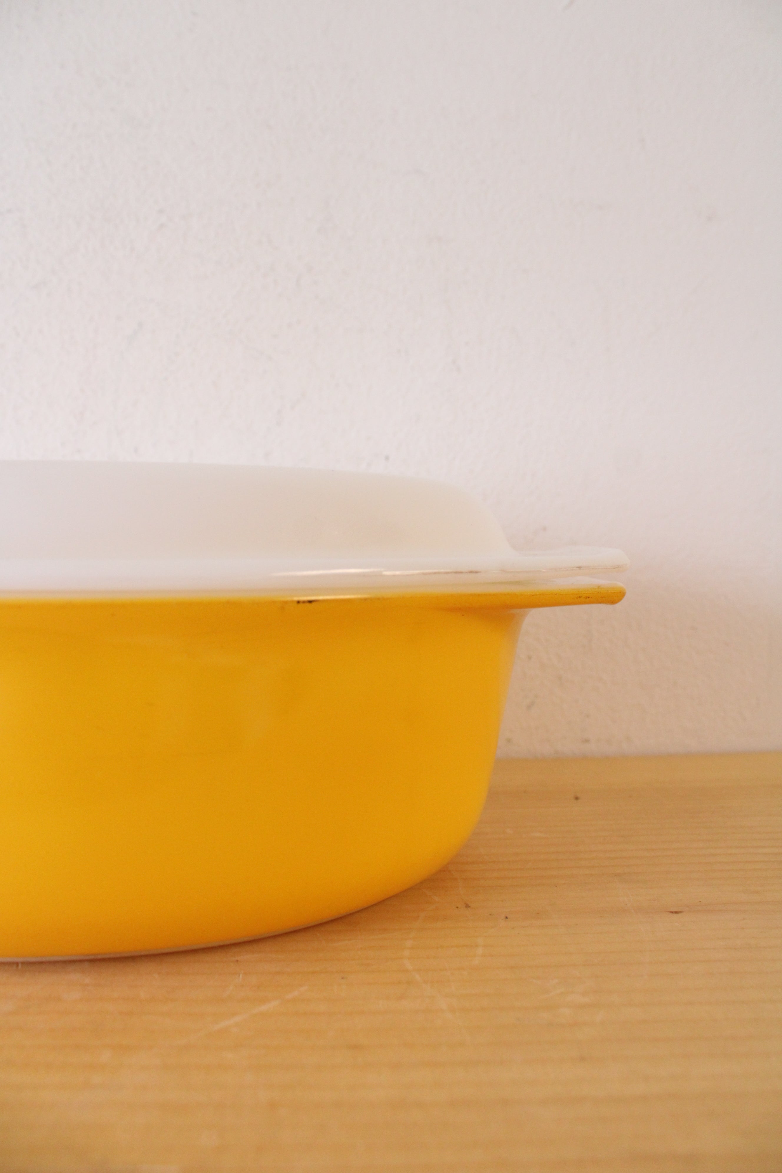 Pyrex Vintage #045 2.5 Quart Sunflower Daisy Covered Oval Baking Dish