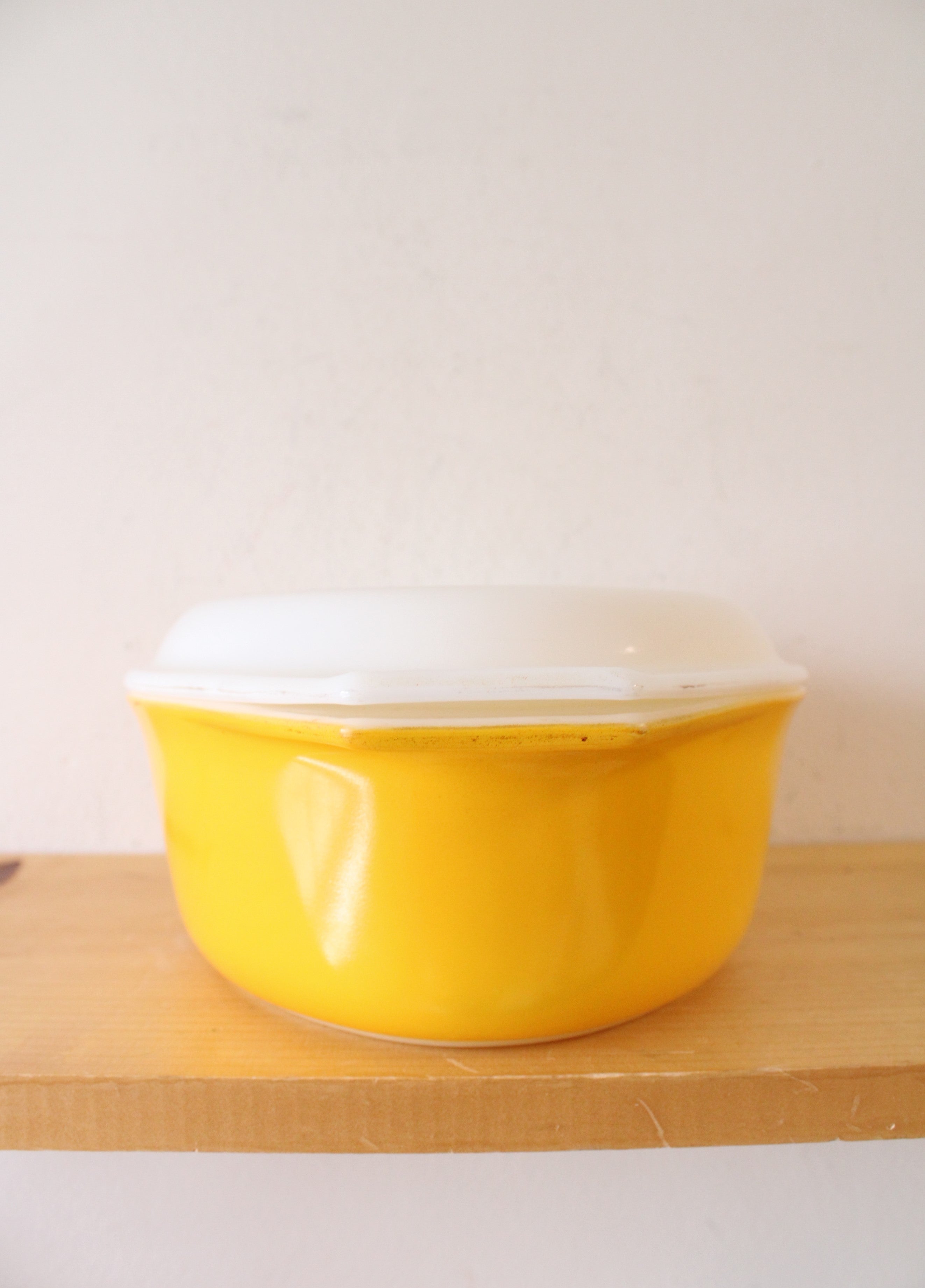 Pyrex Vintage #045 2.5 Quart Sunflower Daisy Covered Oval Baking Dish