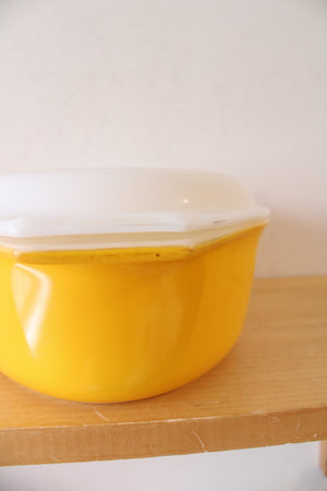 Pyrex Vintage #045 2.5 Quart Sunflower Daisy Covered Oval Baking Dish