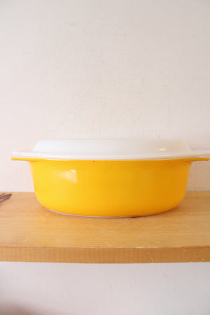 Pyrex Vintage #045 2.5 Quart Sunflower Daisy Covered Oval Baking Dish