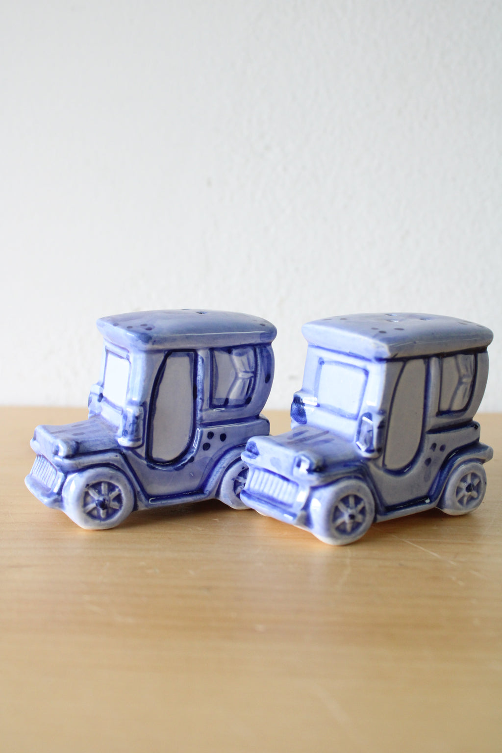 Blue Painted Porcelain Old Fashioned Car Salt & Pepper Shakers