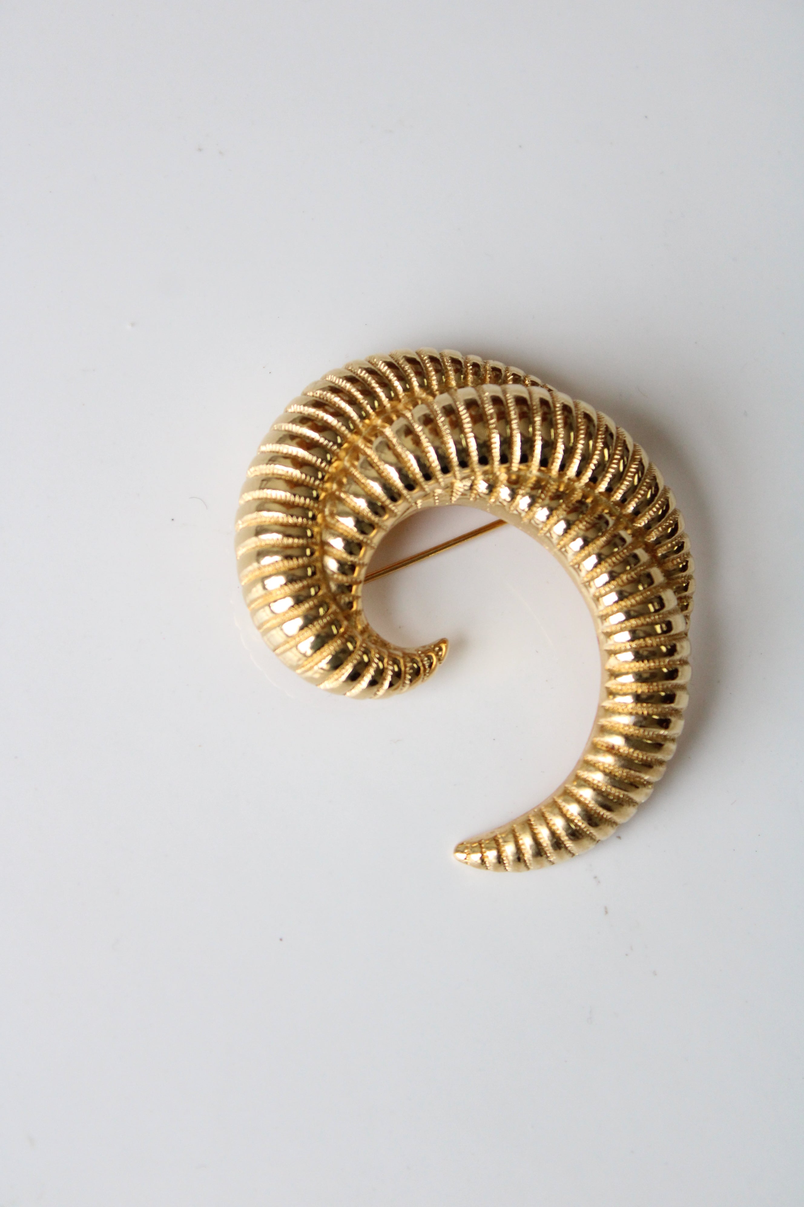 Money Gold Tone Ribbed Swirl Brooch Pin