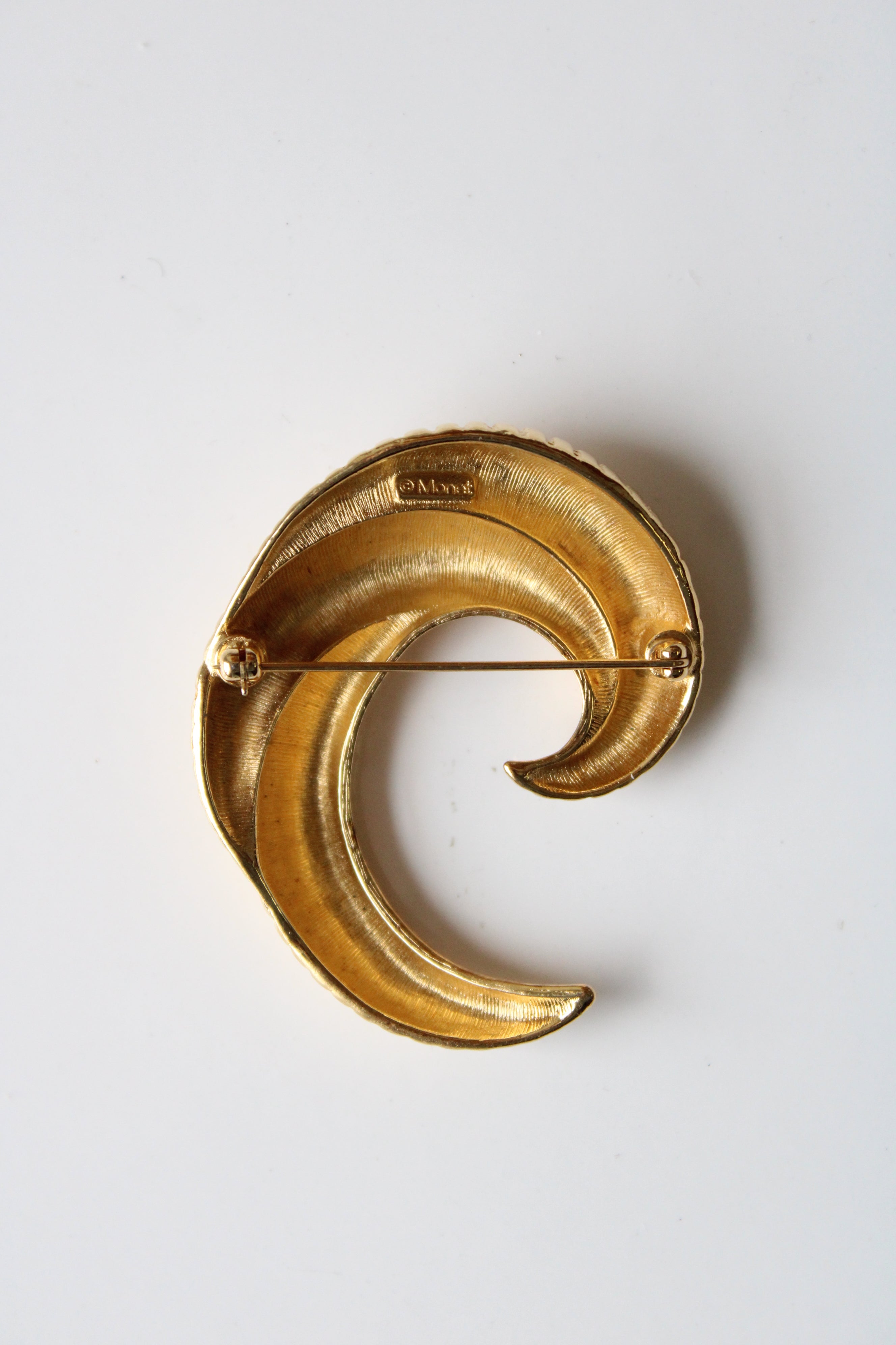 Money Gold Tone Ribbed Swirl Brooch Pin