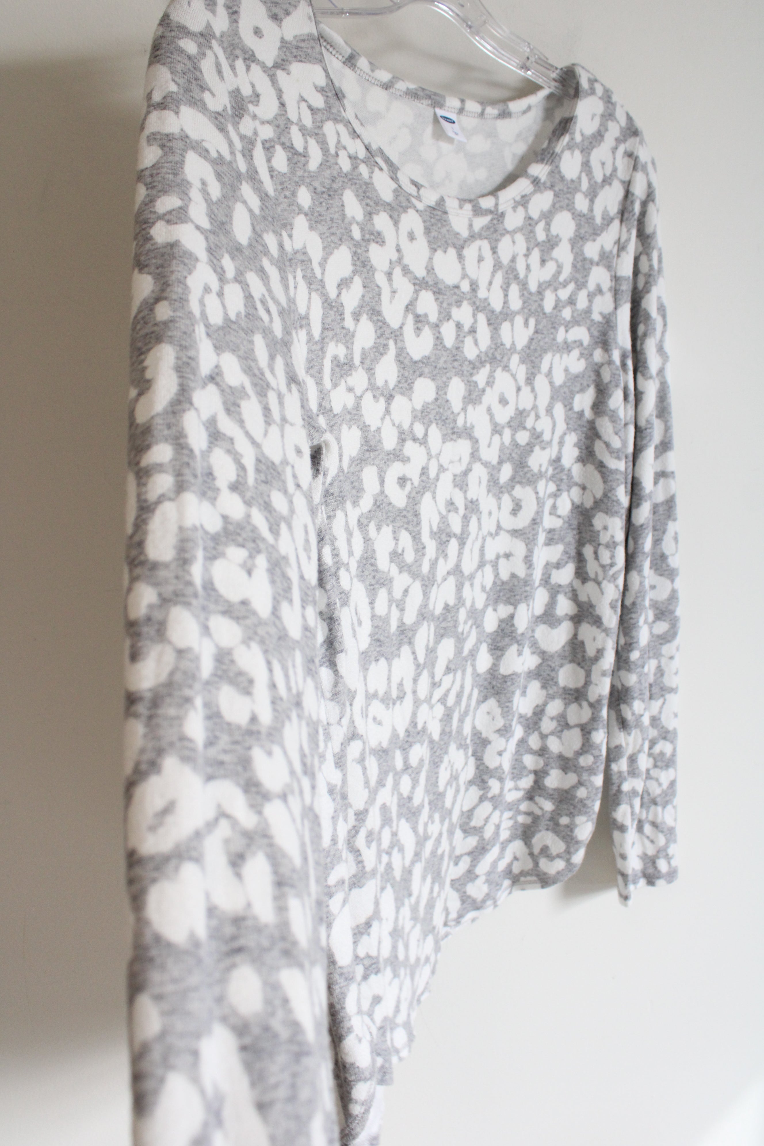 Old Navy Gray White Leopard Print Knit Long Sleeved Shirt | L