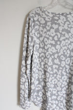 Old Navy Gray White Leopard Print Knit Long Sleeved Shirt | L