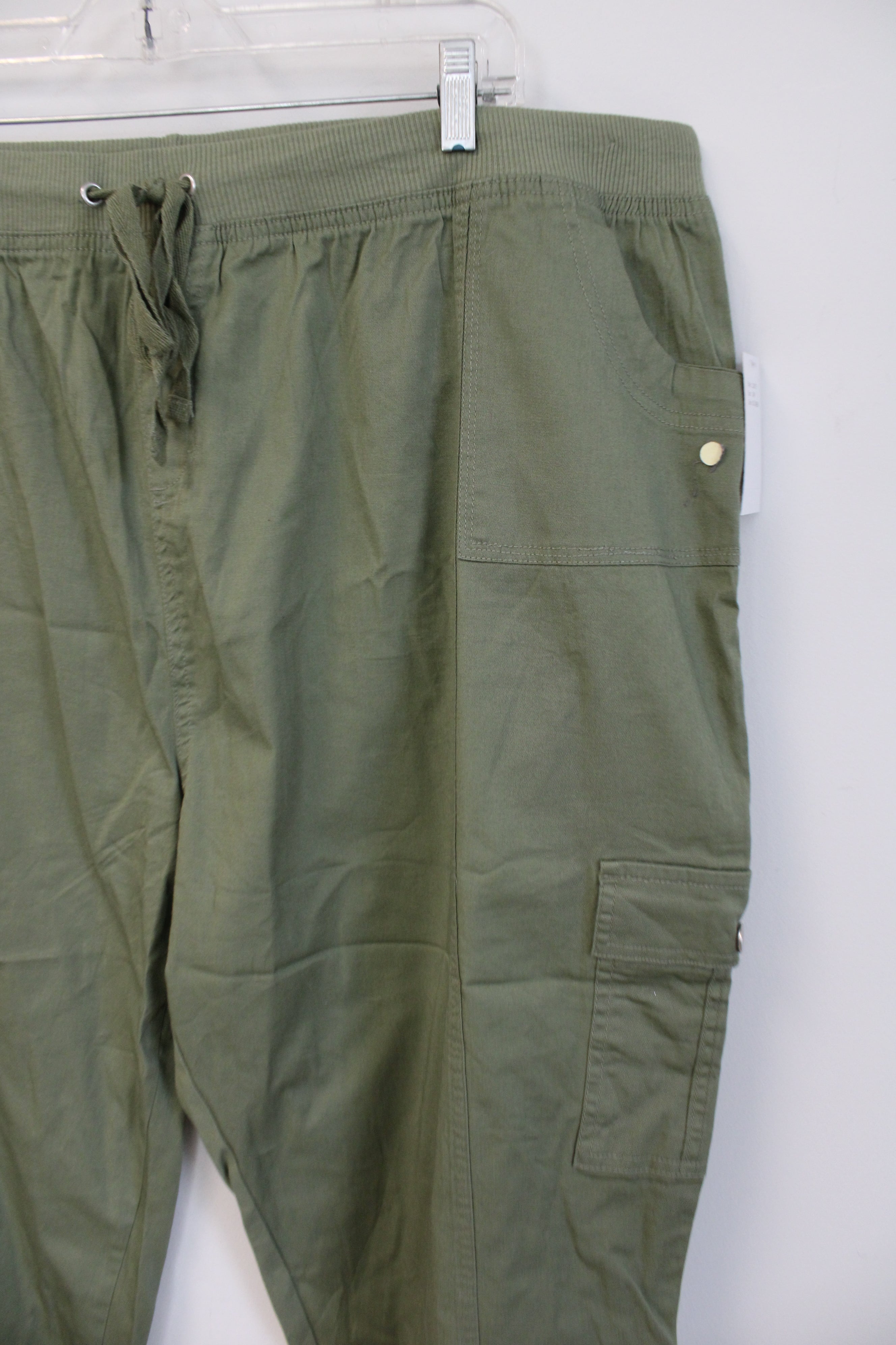 NEW Fresh Green Cargo Capri Pants | 24W