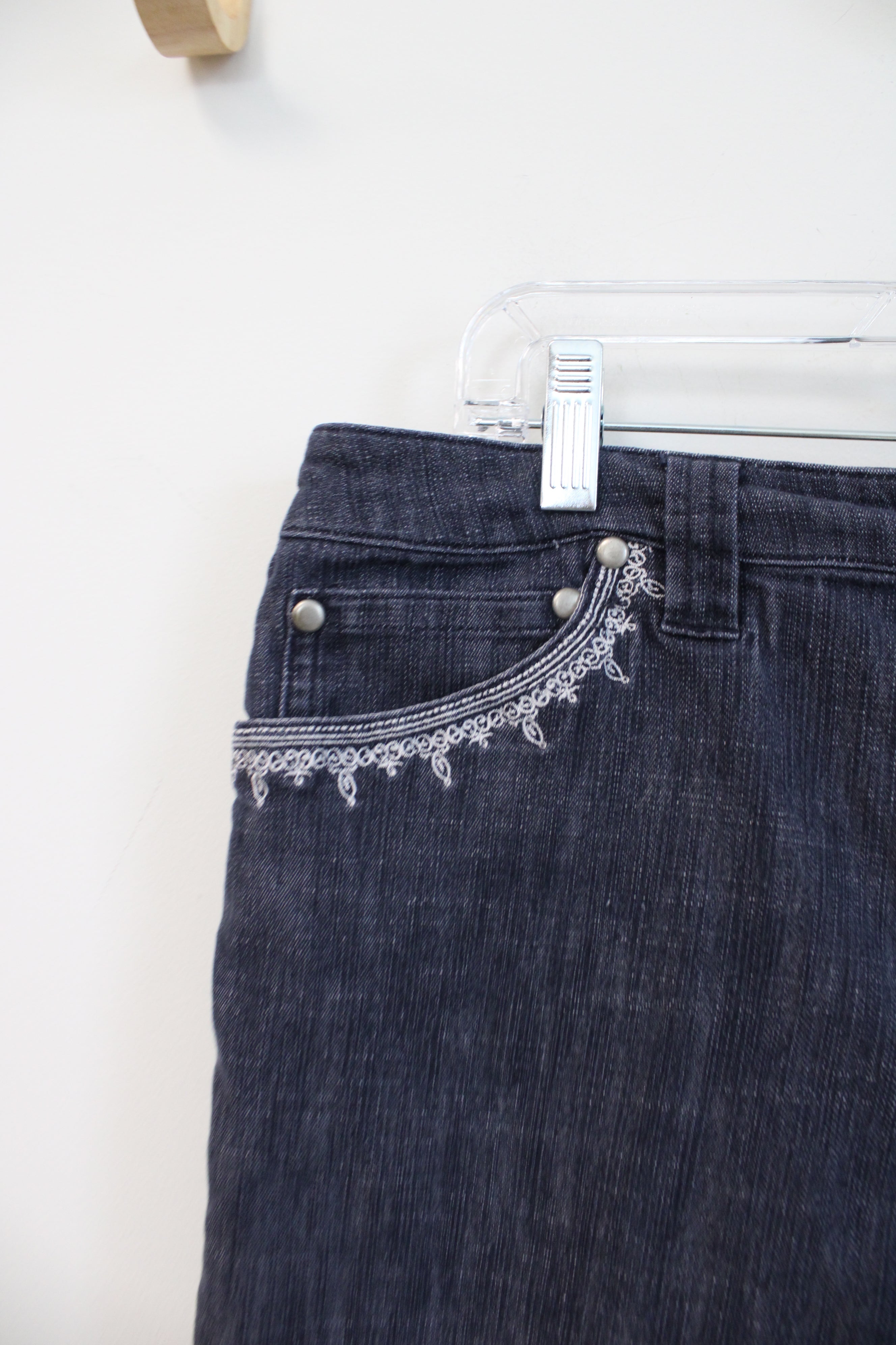 Dressbarn Embroidered White Edged Blue Gray Denim Capri Pants | 14W