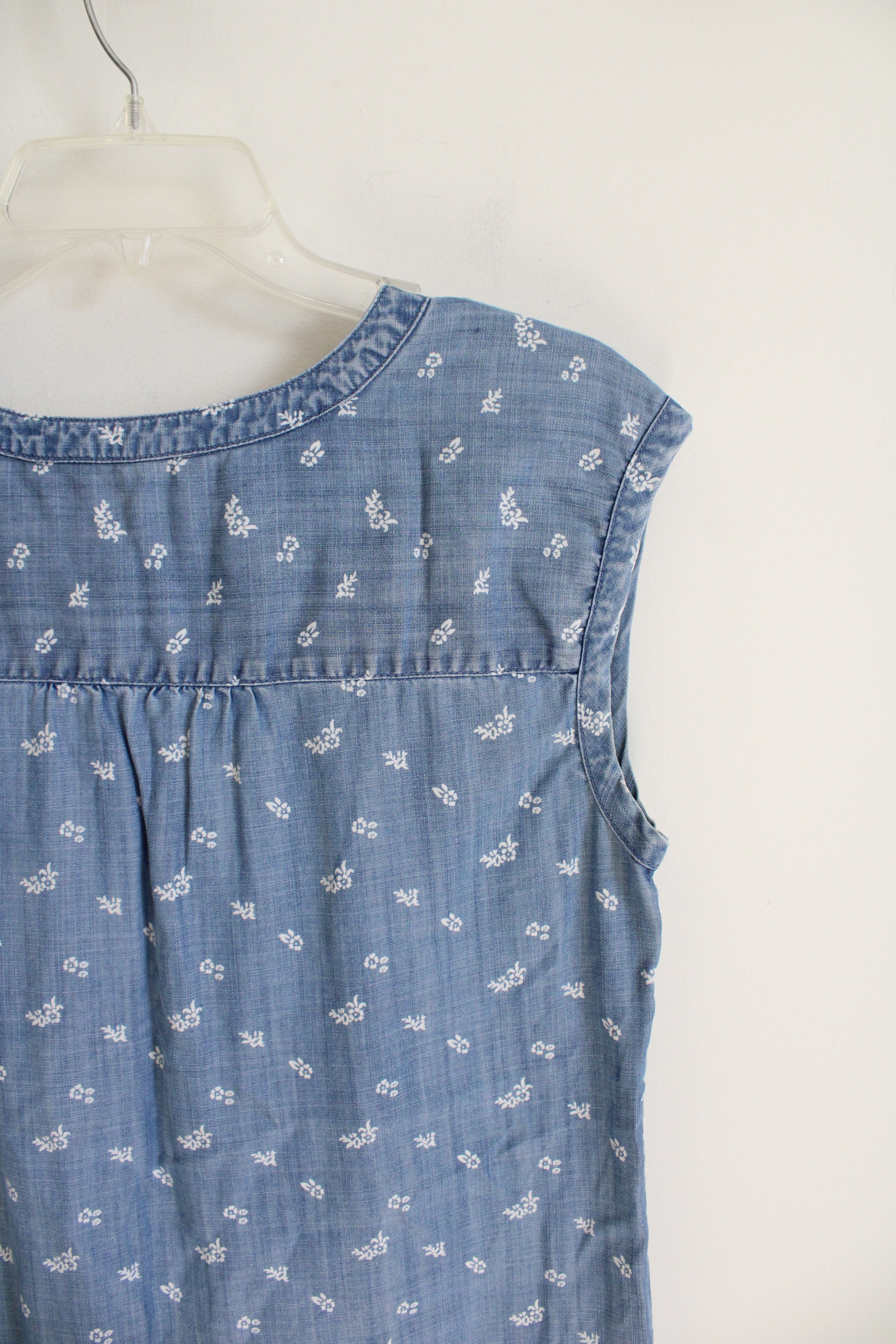 Natural Reflections Blue Chambray & White Floral Top | M