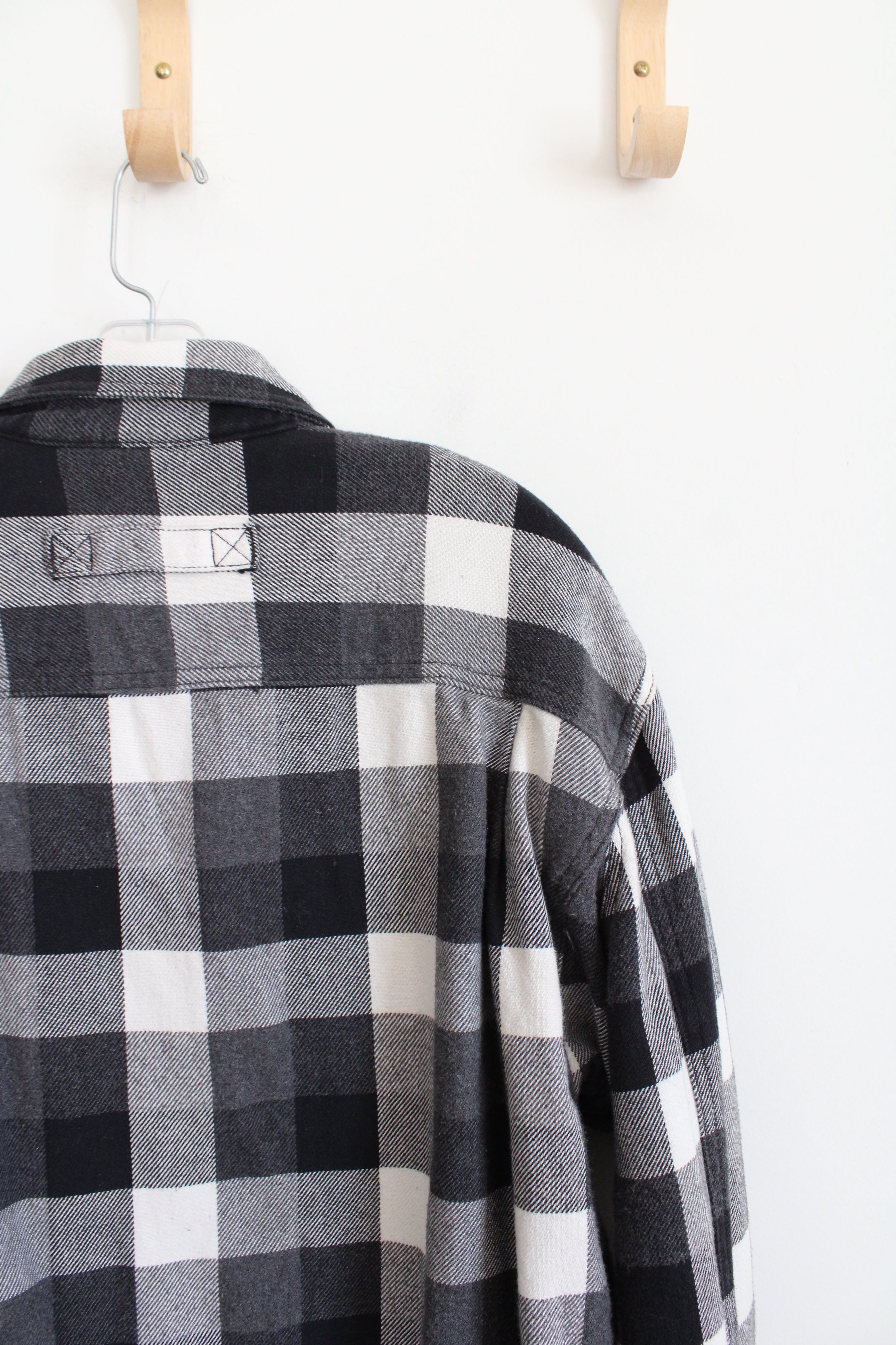 Duluth Trading Co. Black & White Plaid Fleece Lined Flannel | M