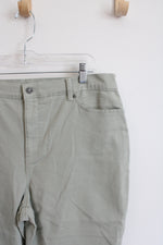 Gloria Vanderbilt Muted Green All-Around Slimming Effect Amanda Capri Pants | 16