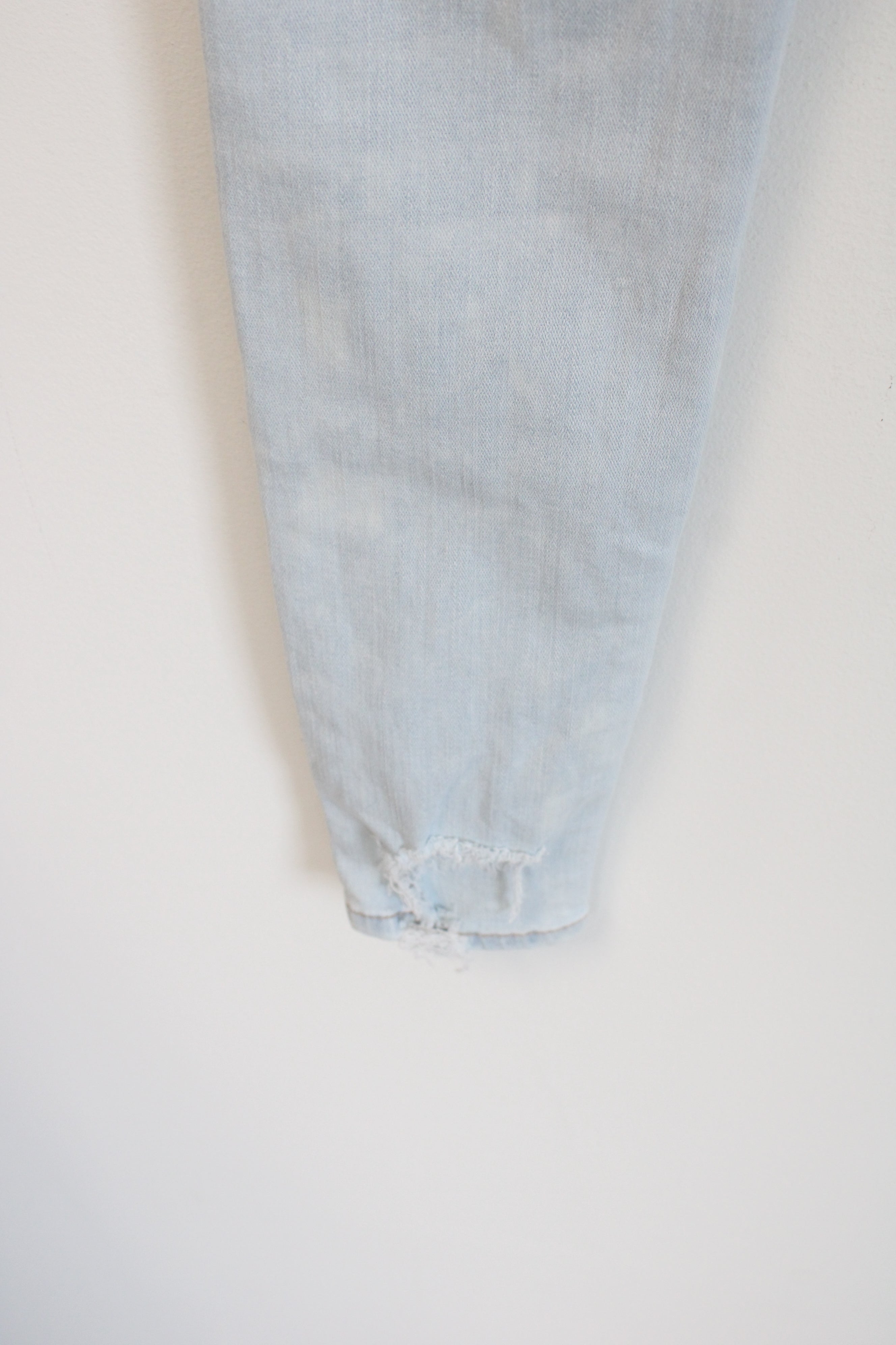 American Eagle Light Wash Distressed Jeans | 2 Short