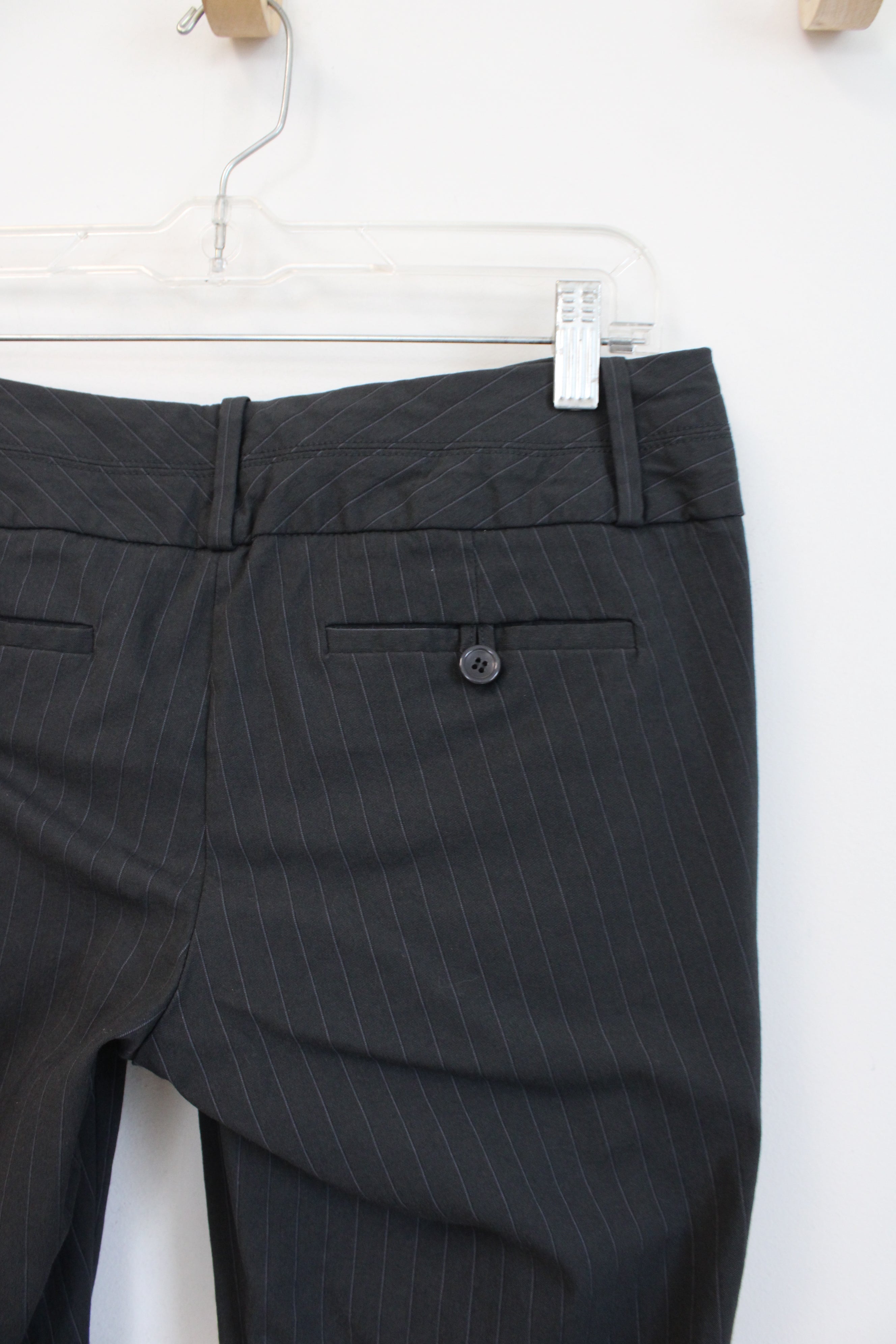 The Limited Exact Stretch Gray Pinstripe Pants | 6 Short