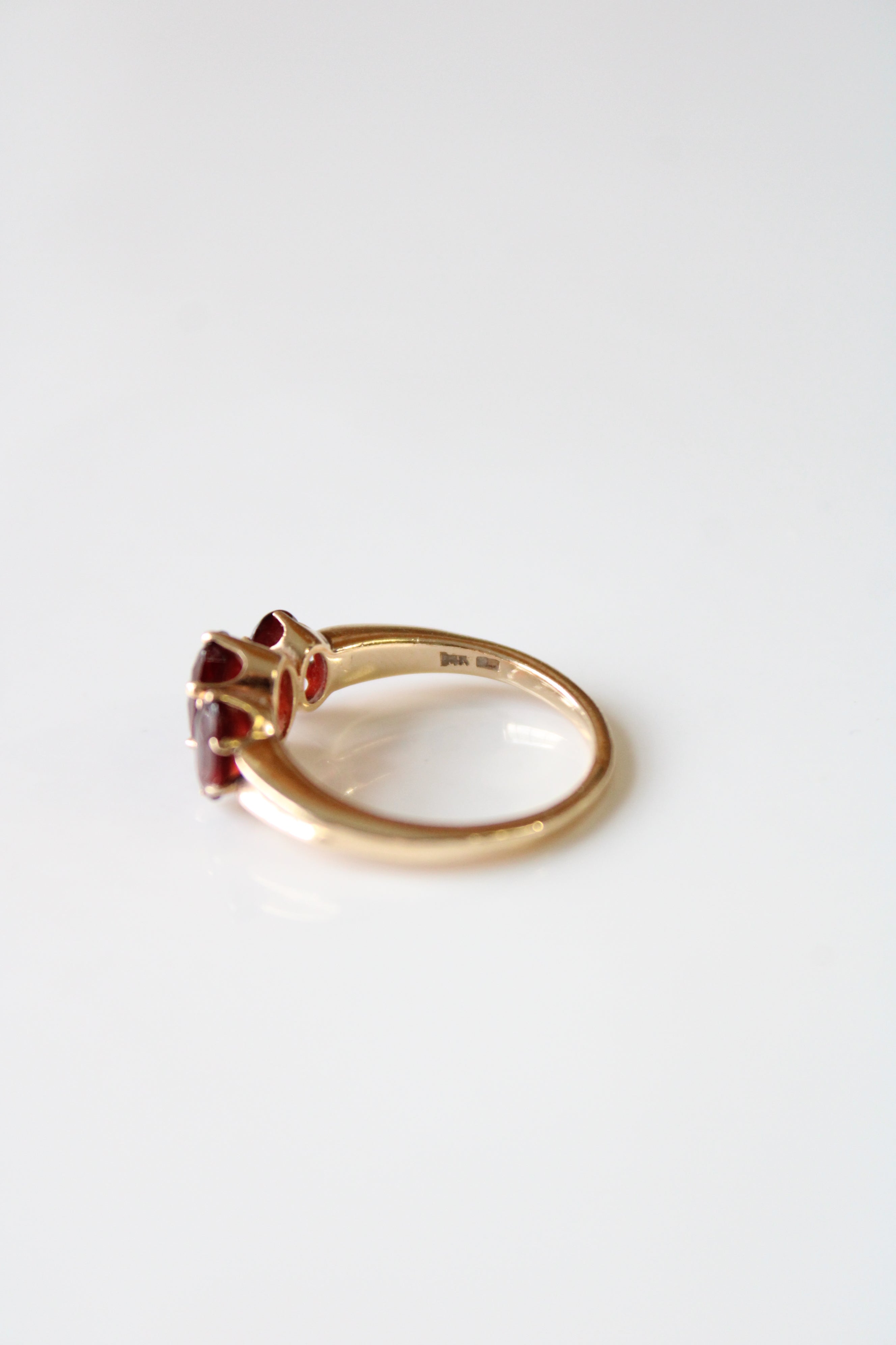 14KT Yellow Gold Garnet Oval 3 Stone Ring | Size 6