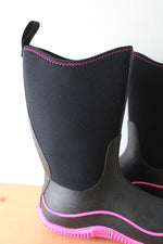 Muck Boot Company Hale Pink & Black Boots | Size 7