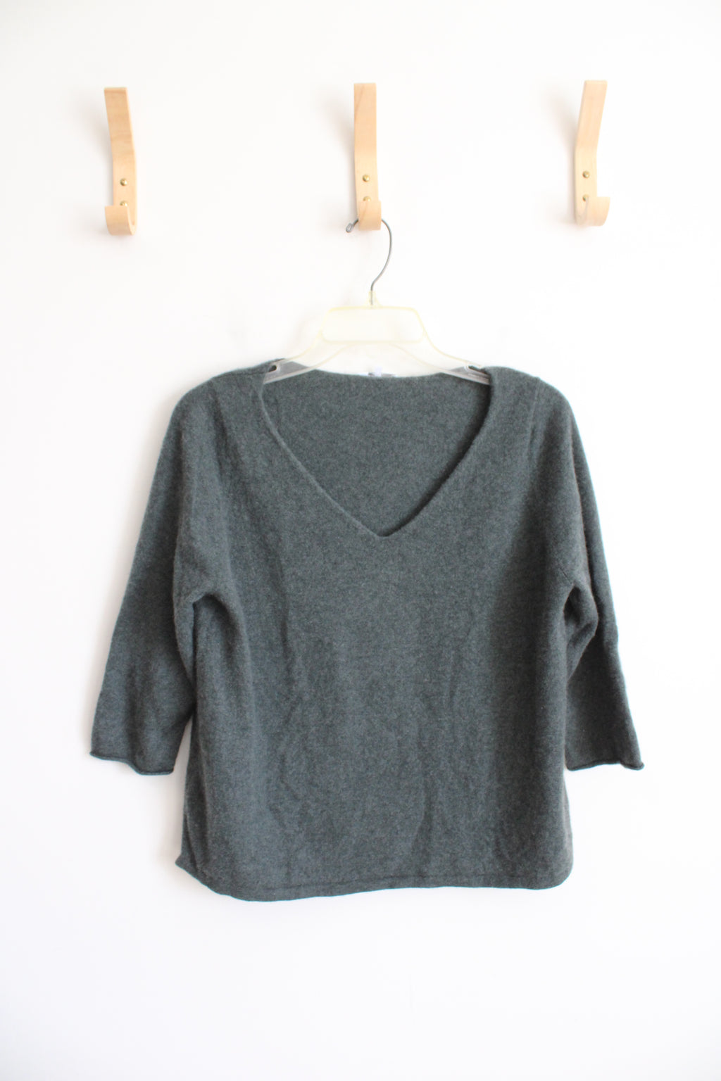 360 Cashmere Green V-Neck Sweater | M