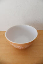 Pyrex 402 Vintage Tan Woodland 1.5 L Bowl